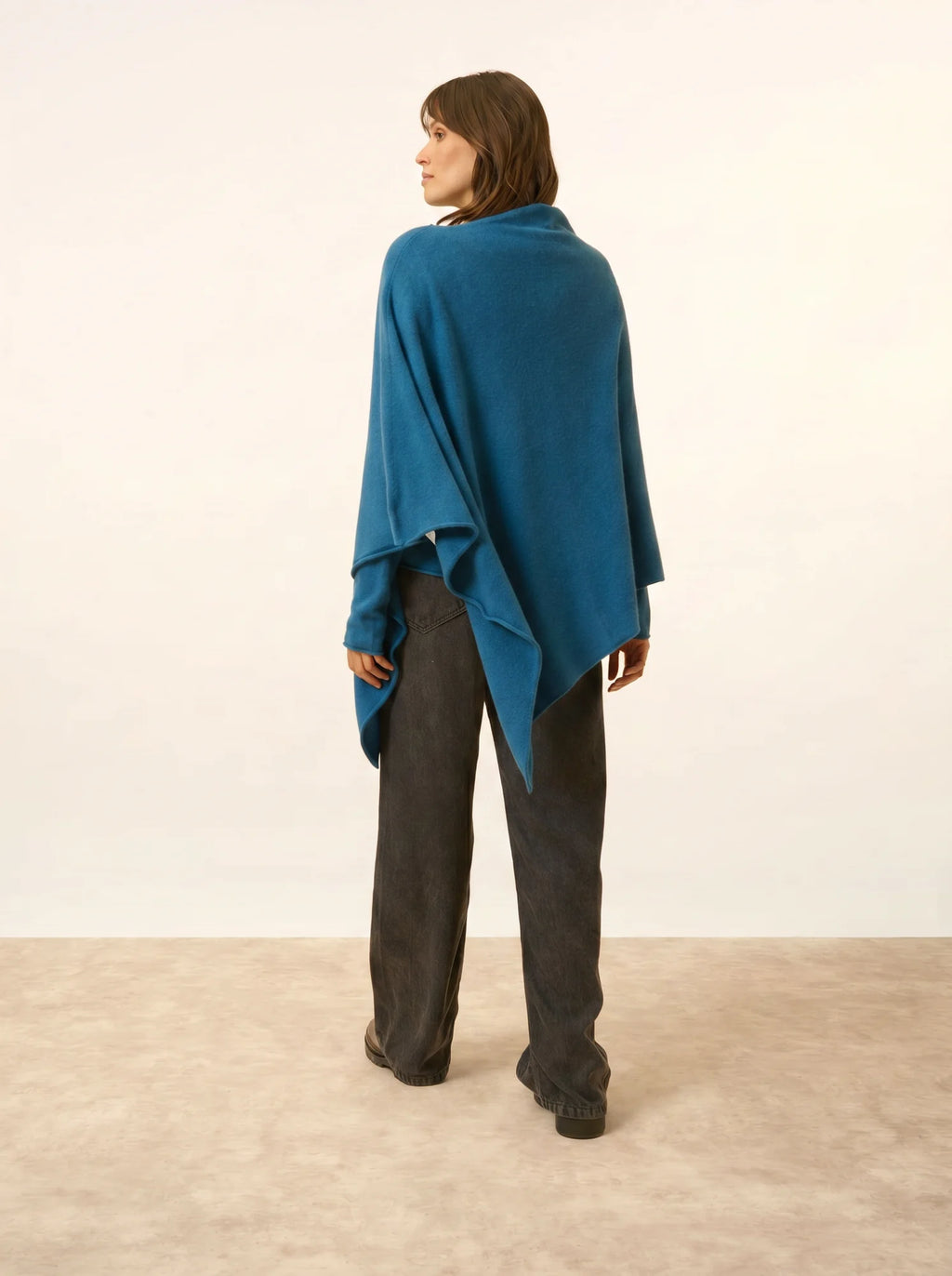 MEREDITH poncho paon