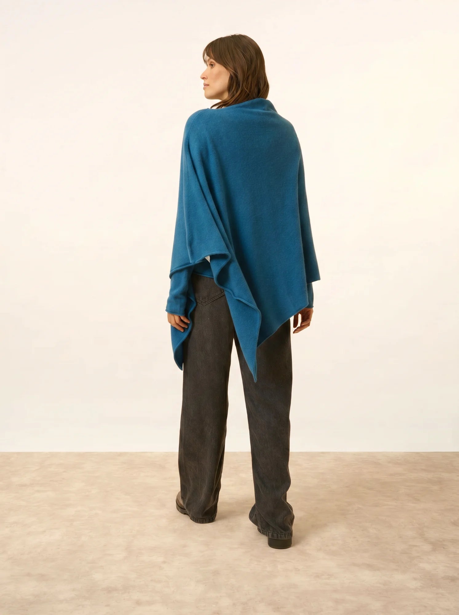 MEREDITH poncho paon