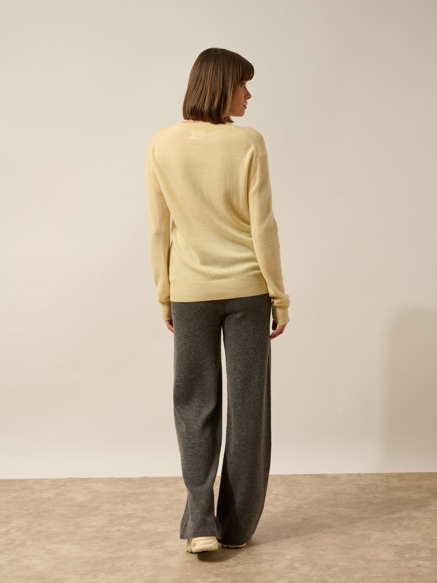 NORA V-neck sweater in lemonade