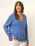 OPAL pull col V devant et dos bleu denim