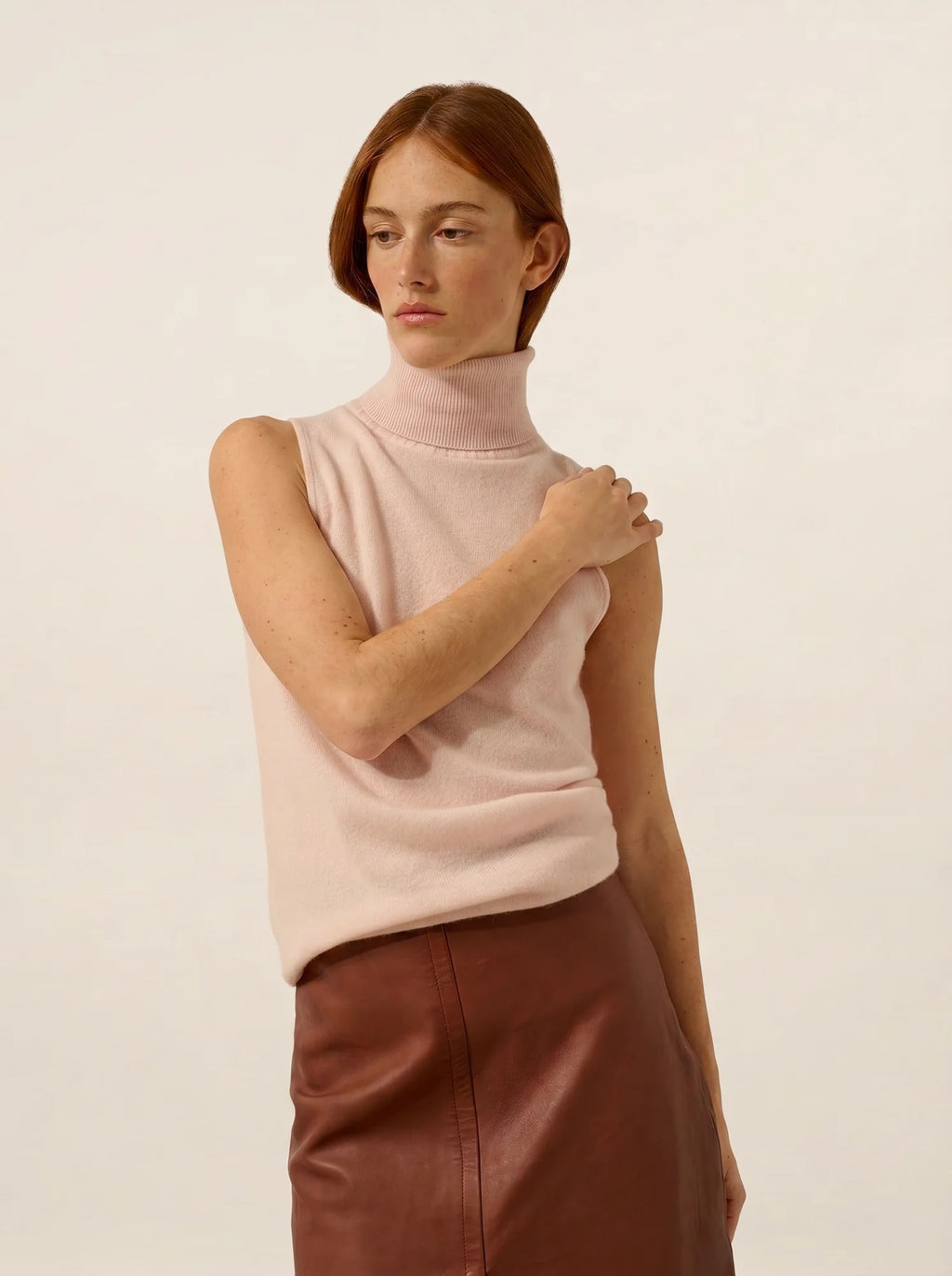 VIOLET pullover rollkragen ärmellos poudre