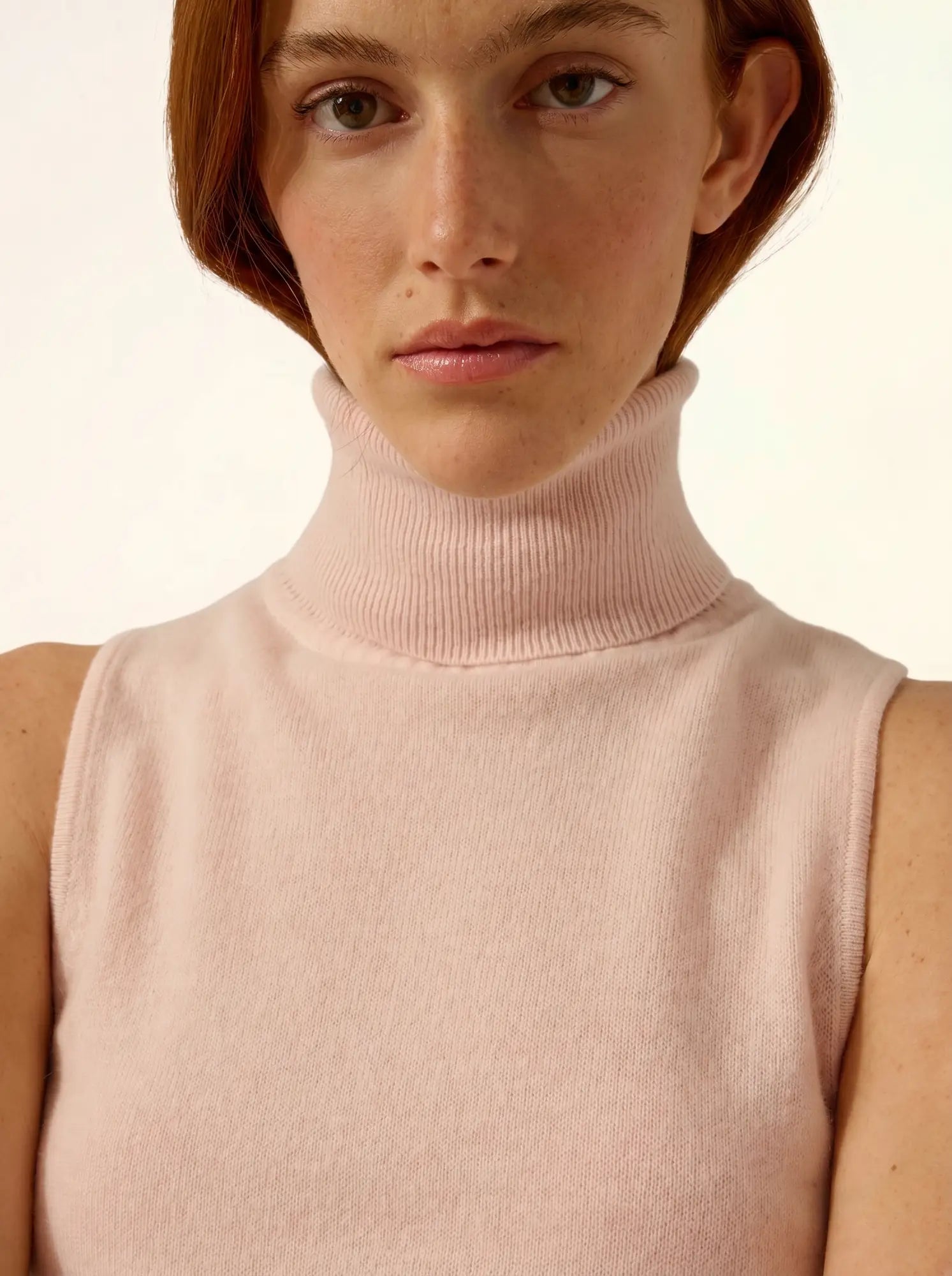 VIOLET pullover rollkragen ärmellos poudre