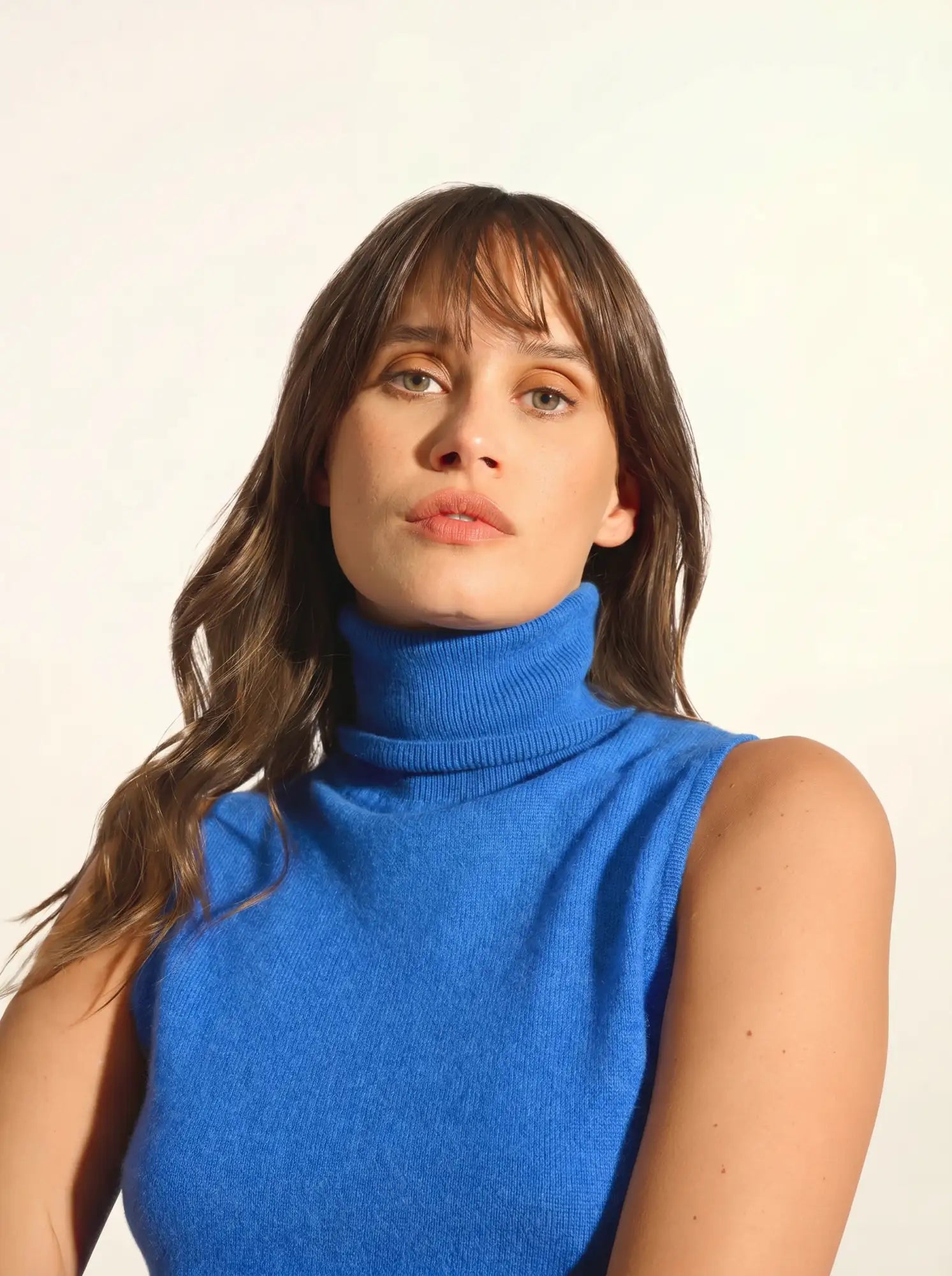 VIOLET pullover rollkragen ärmellos elektroblau