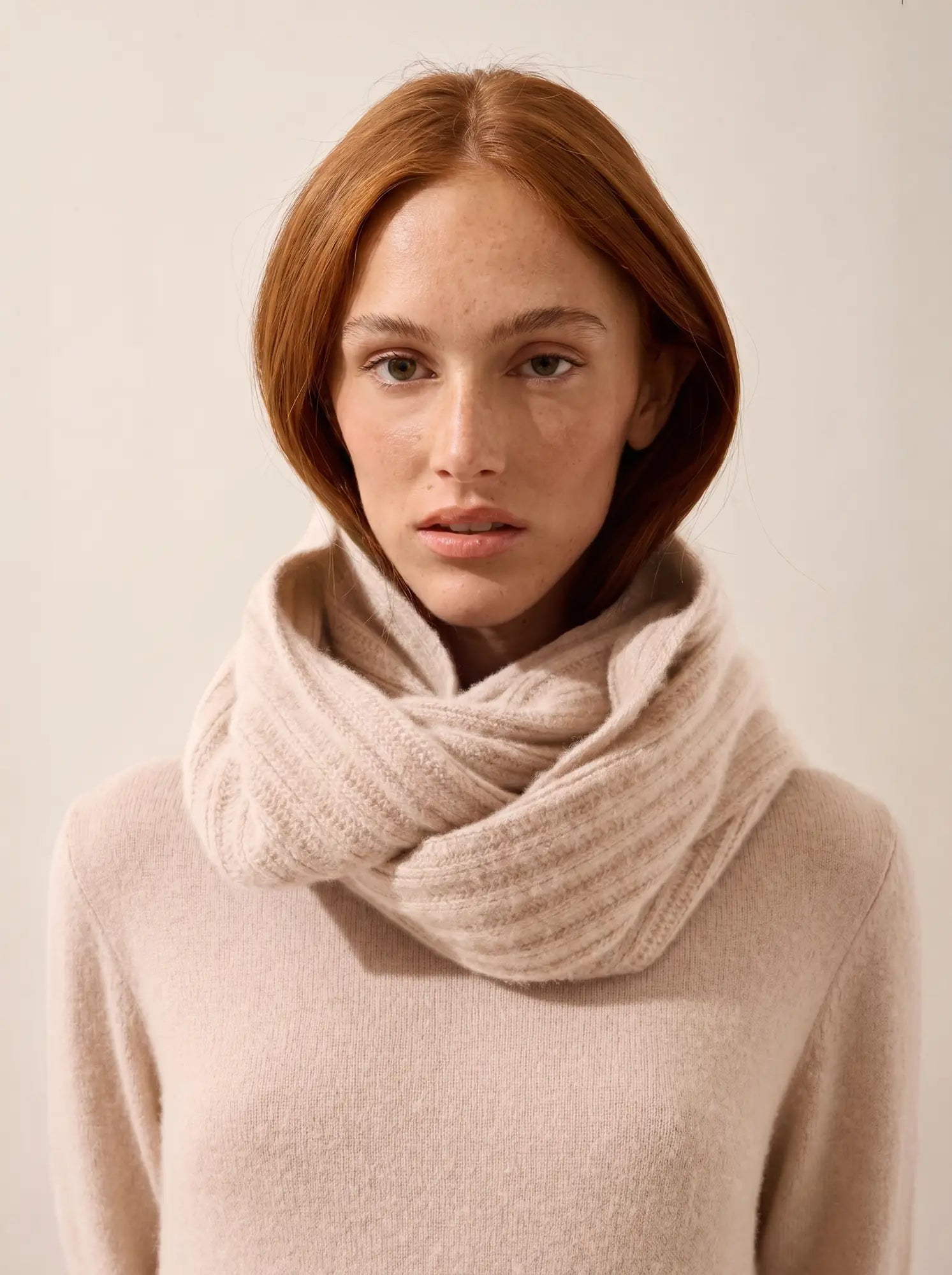 HUTTON halswärmer 4-fädig beige meliert