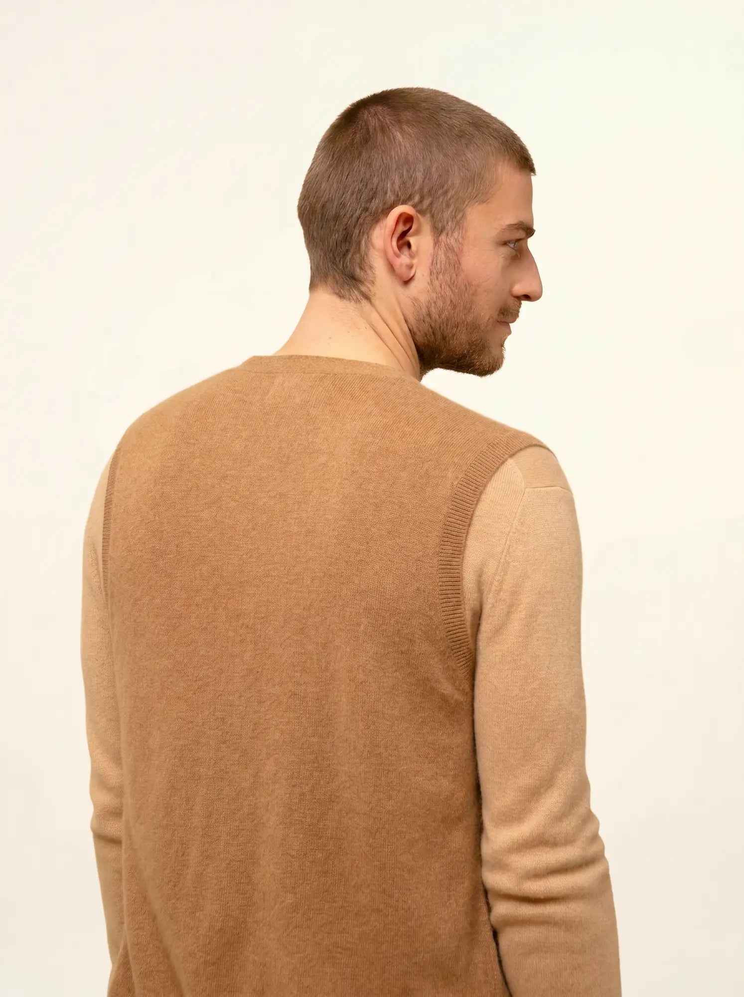 LANA strickjacke v-ausschnitt ärmellos noisette