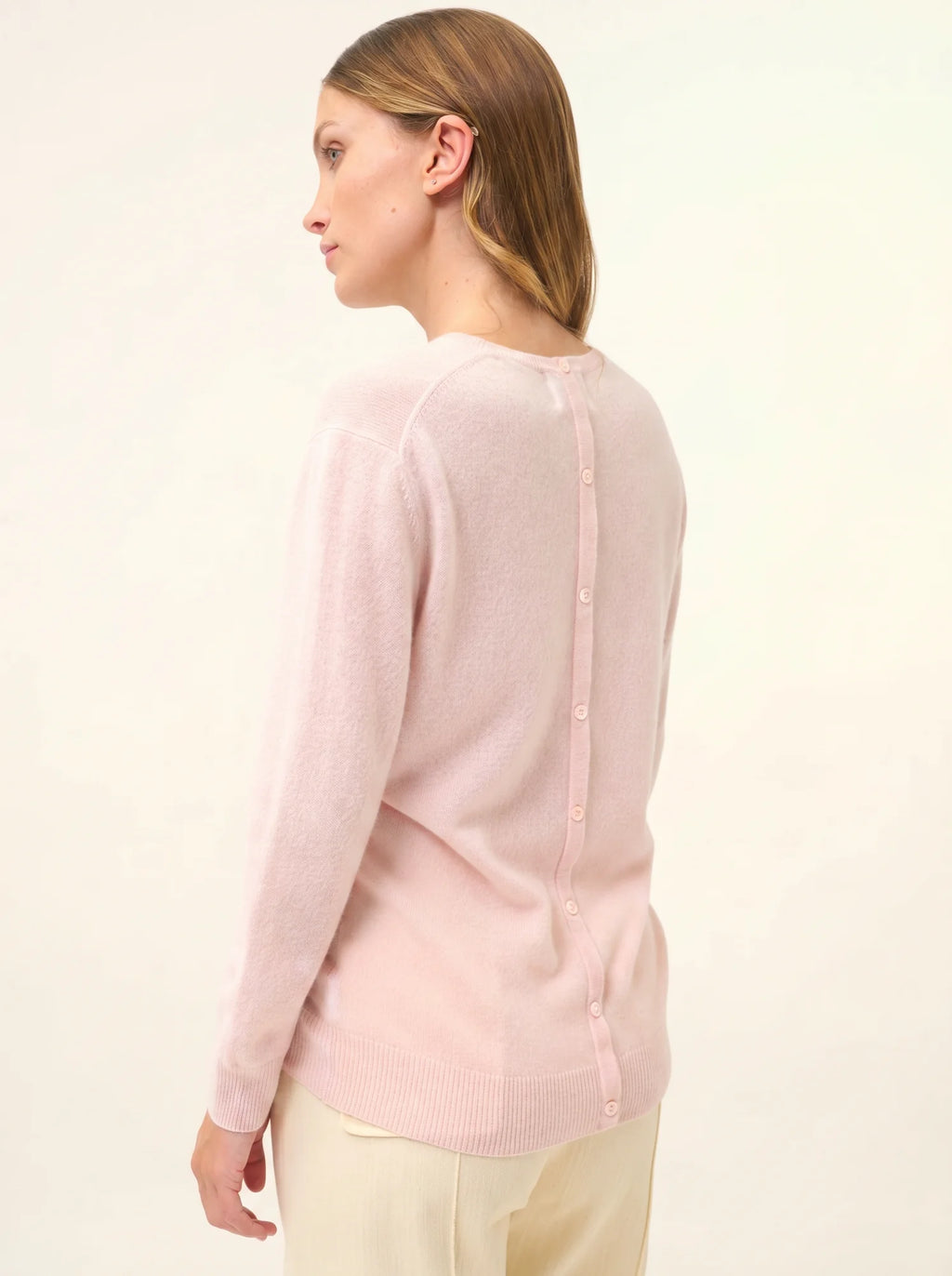 JANICE pullover rundhalsausschnitt geknöpft hinten poudre