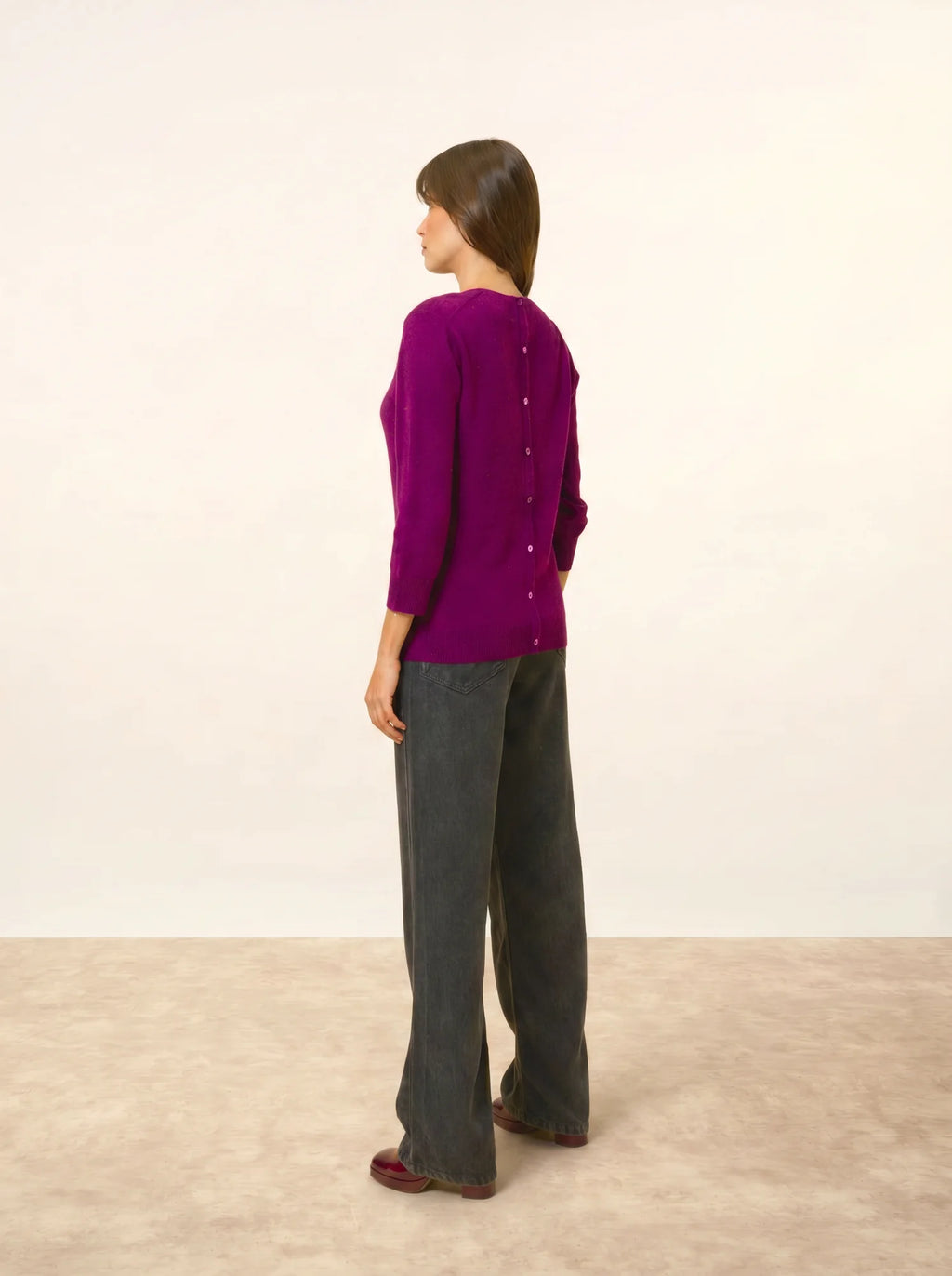 JANICE pull col rond boutonné dos prune