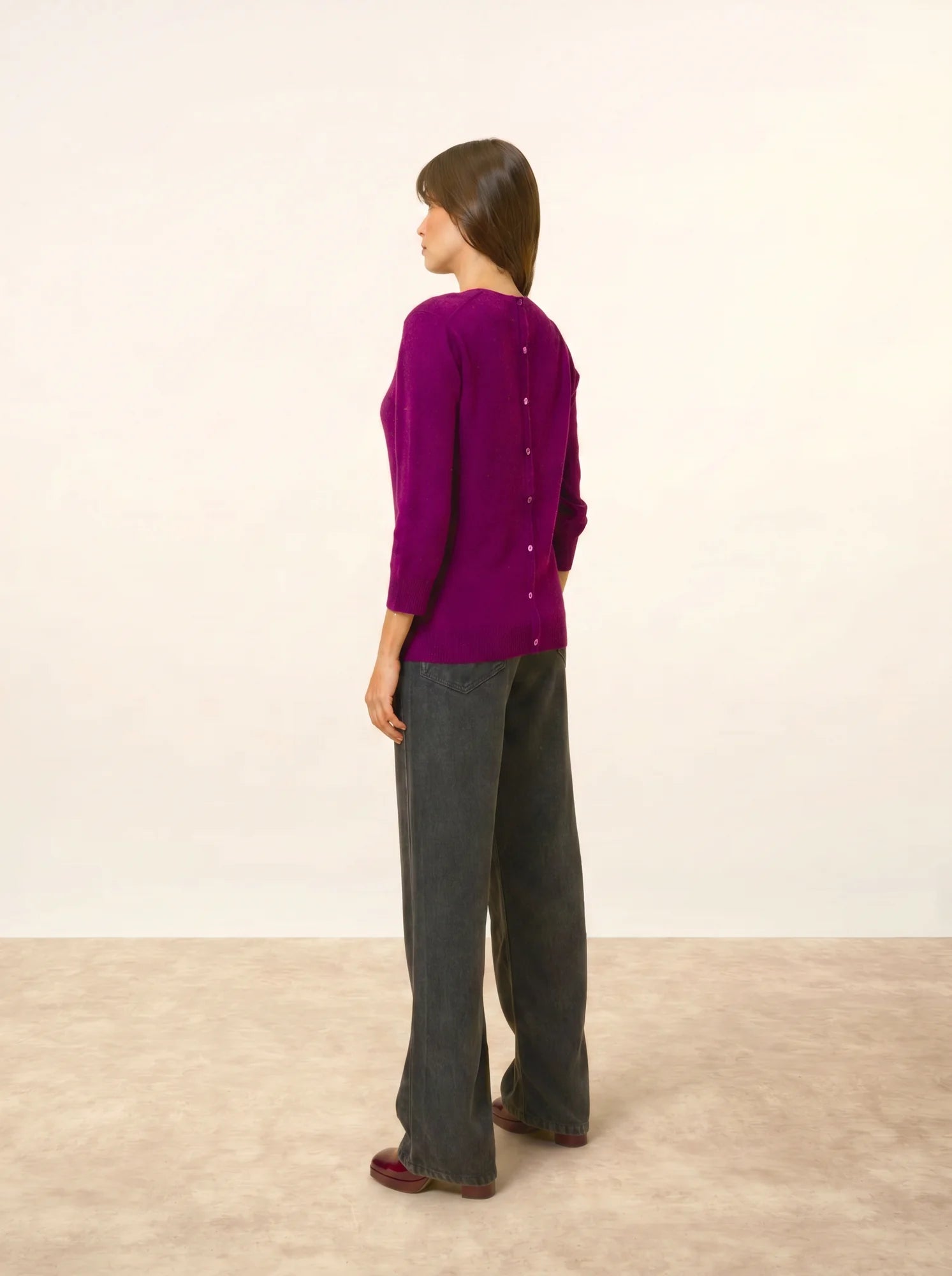 JANICE pull col rond boutonné dos prune