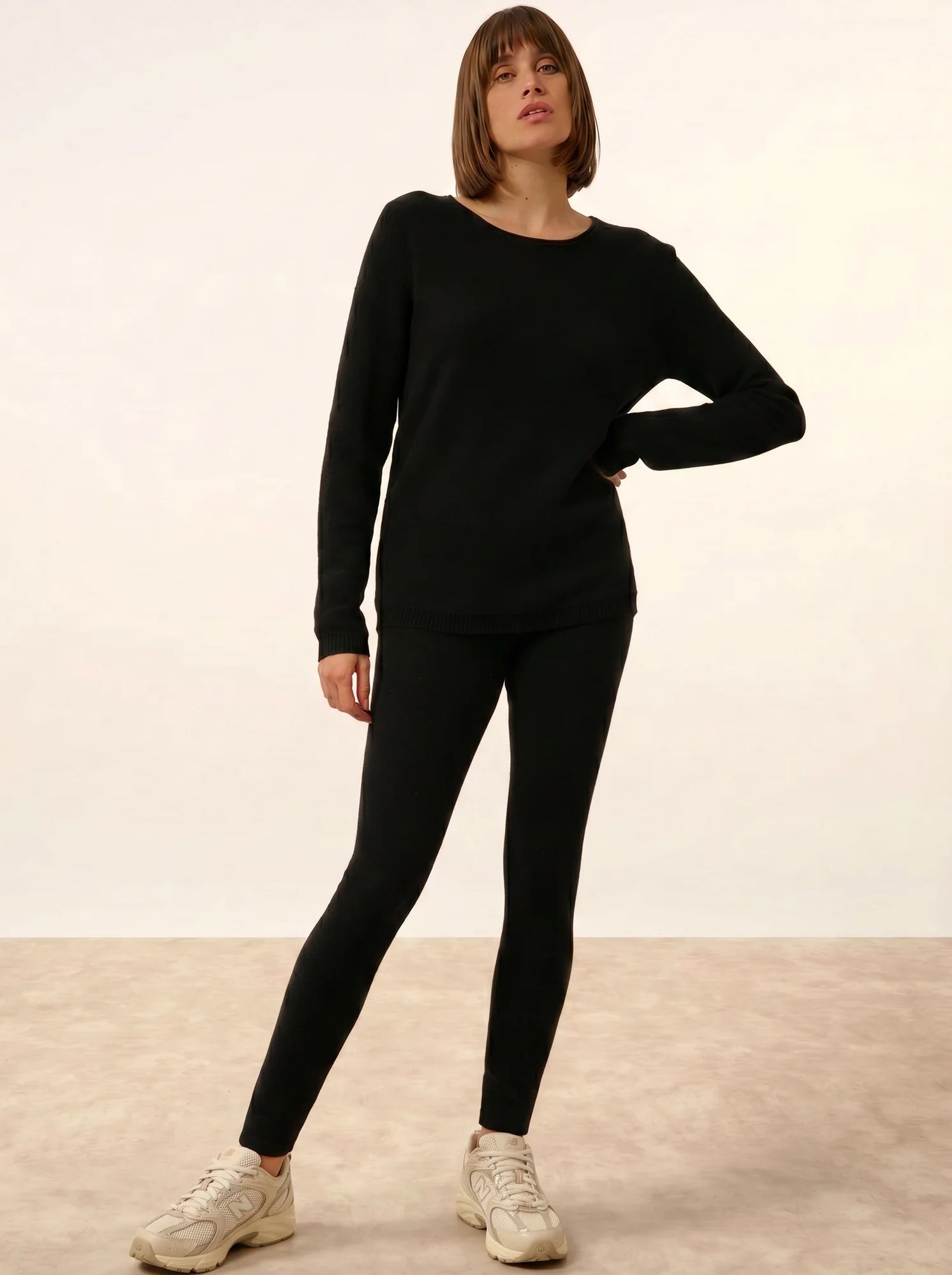 OLENA pullover rundhalsausschnitt geknöpft hinten schwarz