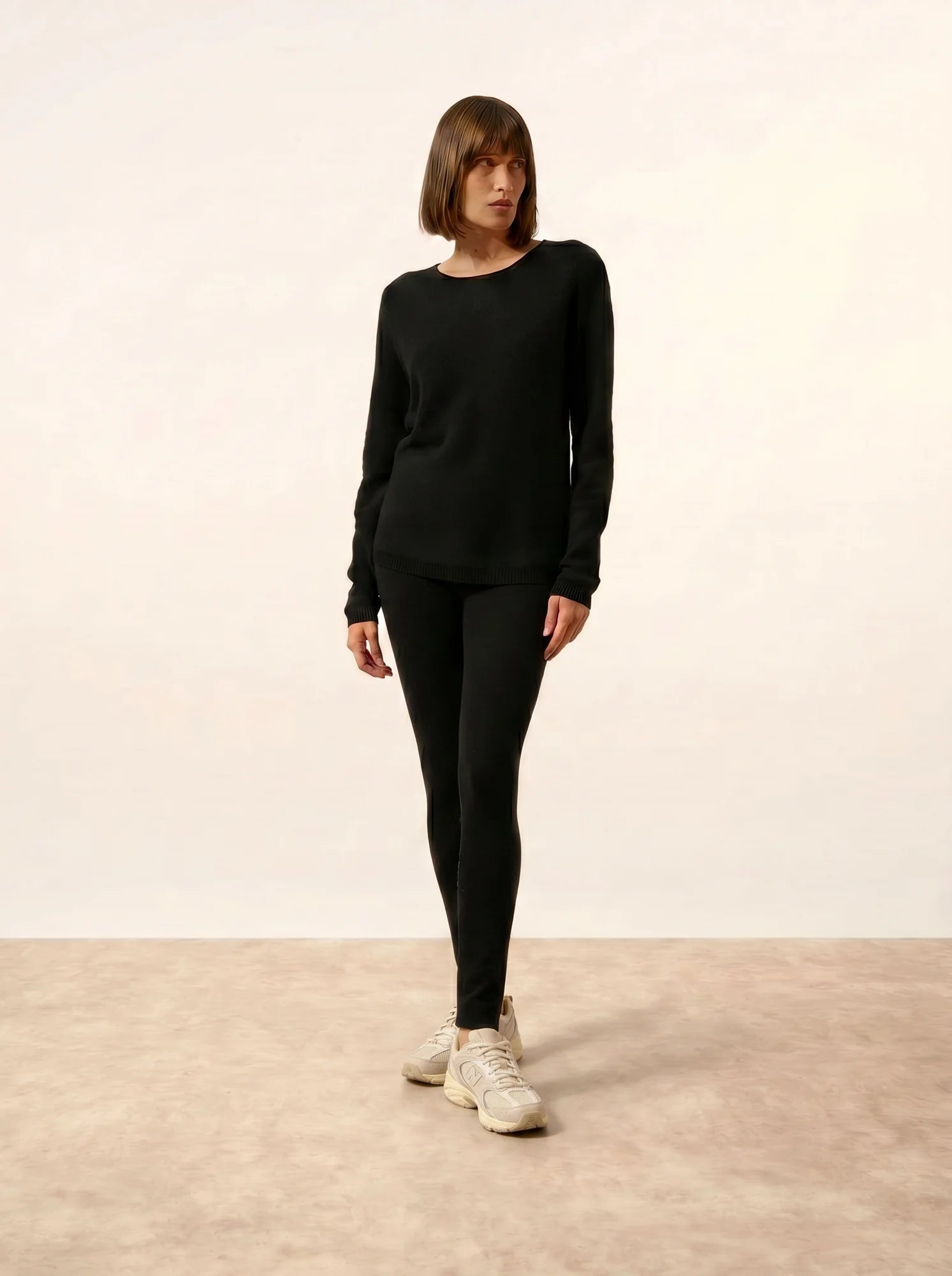 OLENA pullover rundhalsausschnitt geknöpft hinten schwarz