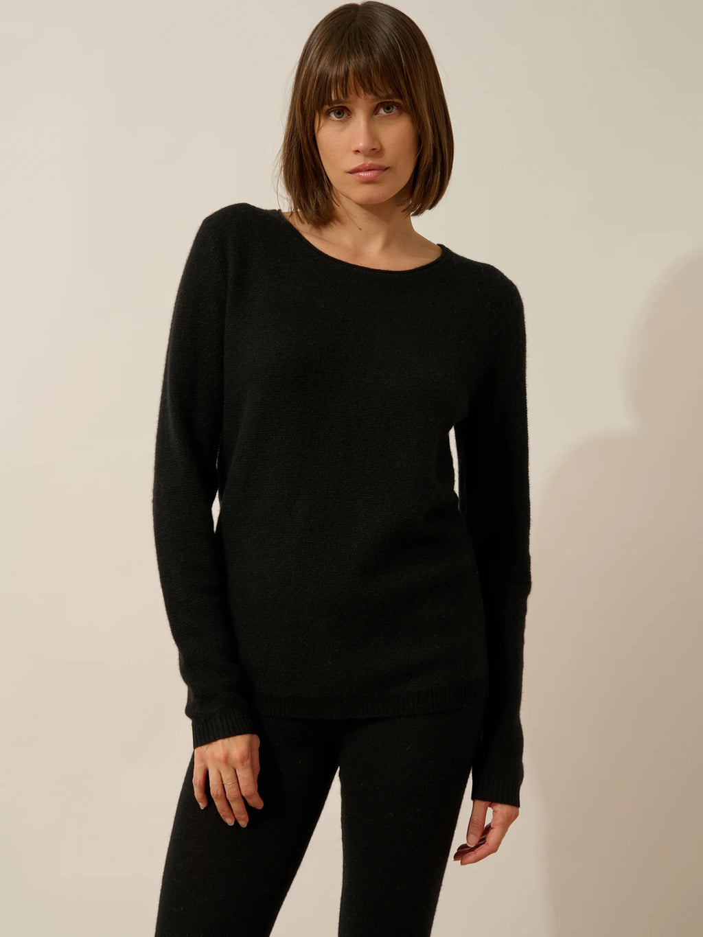 OLENA pullover rundhalsausschnitt geknöpft hinten schwarz