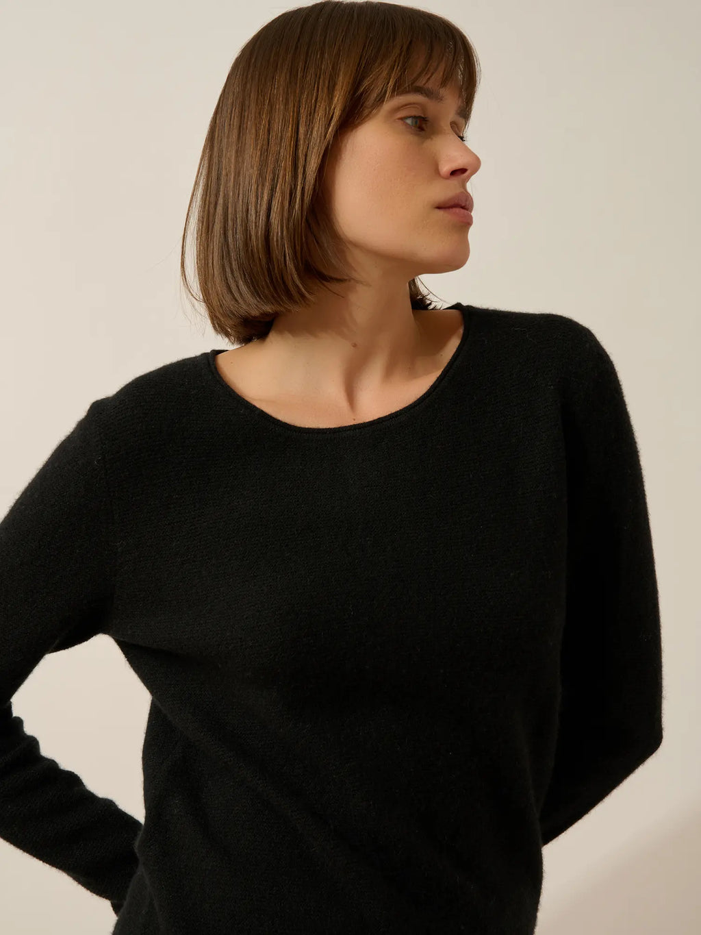 OLENA pullover rundhalsausschnitt geknöpft hinten schwarz