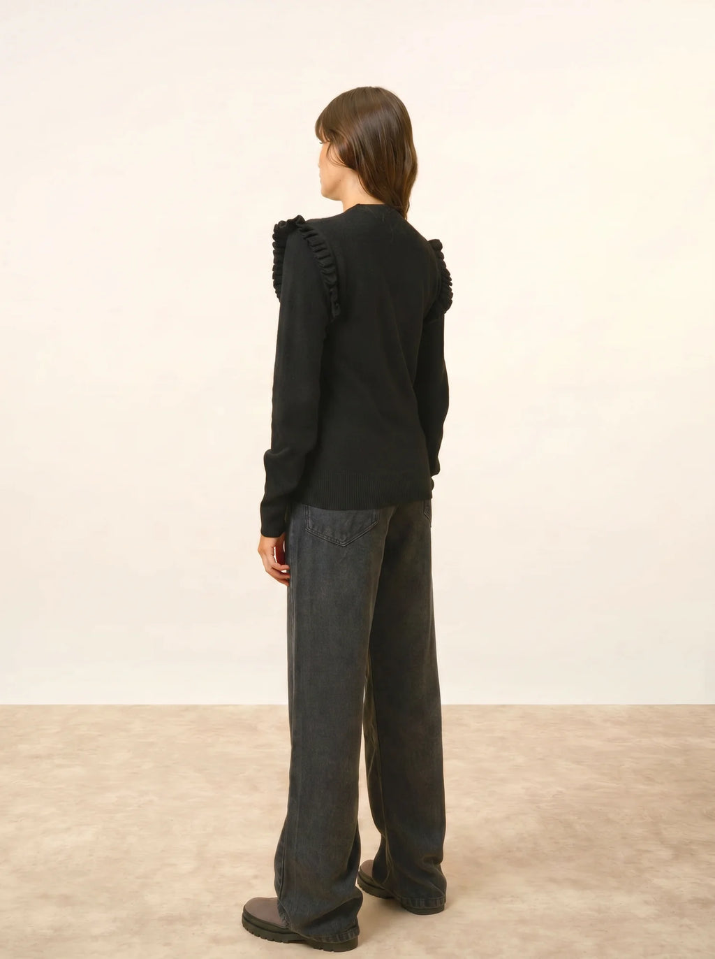 BOXBURN pullover rundhalsausschnitt volants épaules schwarz