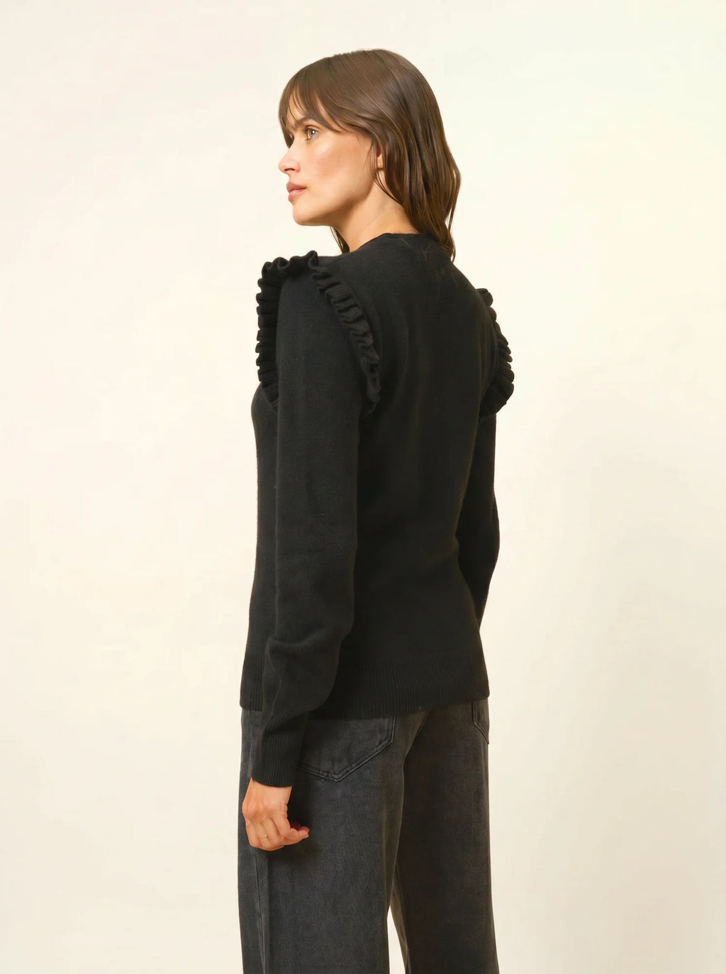 BOXBURN pullover rundhalsausschnitt volants épaules schwarz