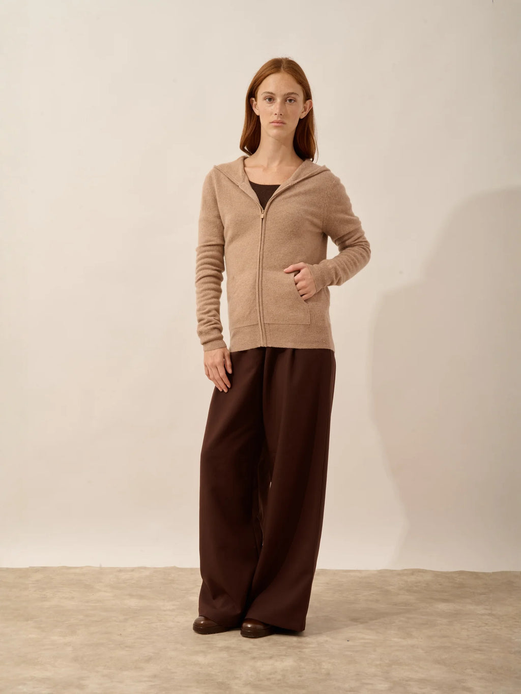DEBBIE weste mit reissverschluss mit kapuze camel meliert