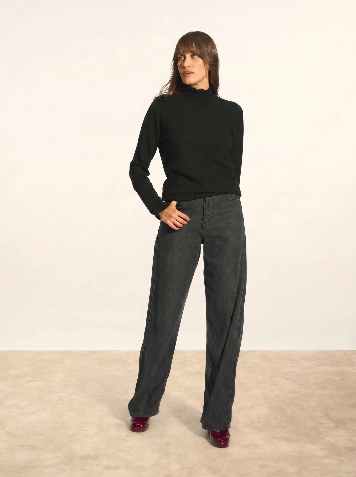 TRILA pullover stehkragen volant schwarz