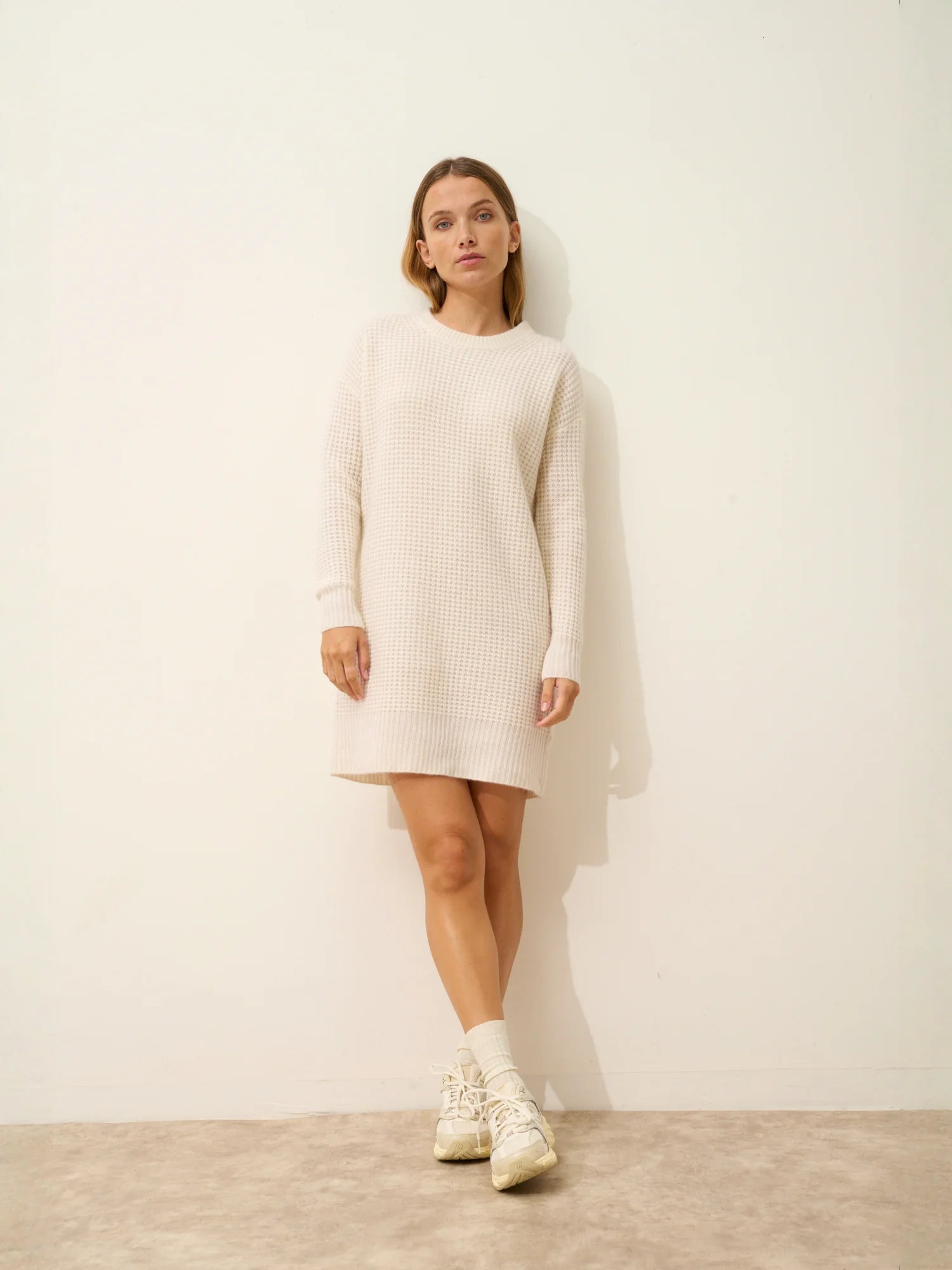 ELENA kleid rundhalsausschnitt 6-fädig schnee