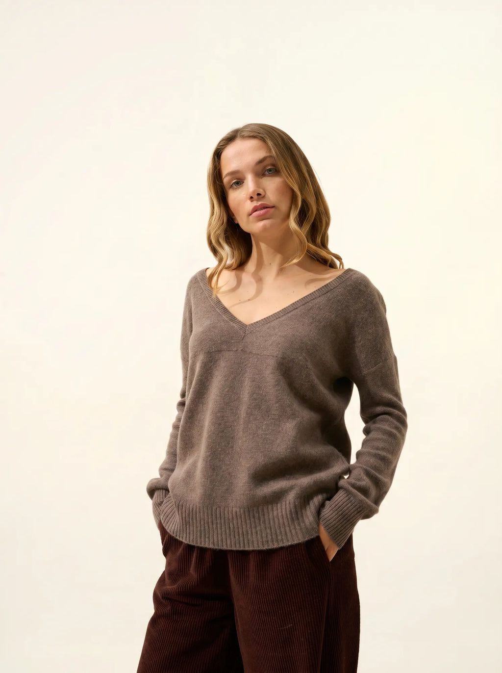 CASSIE pullover v-ausschnitt 4-fädig taupe meliert