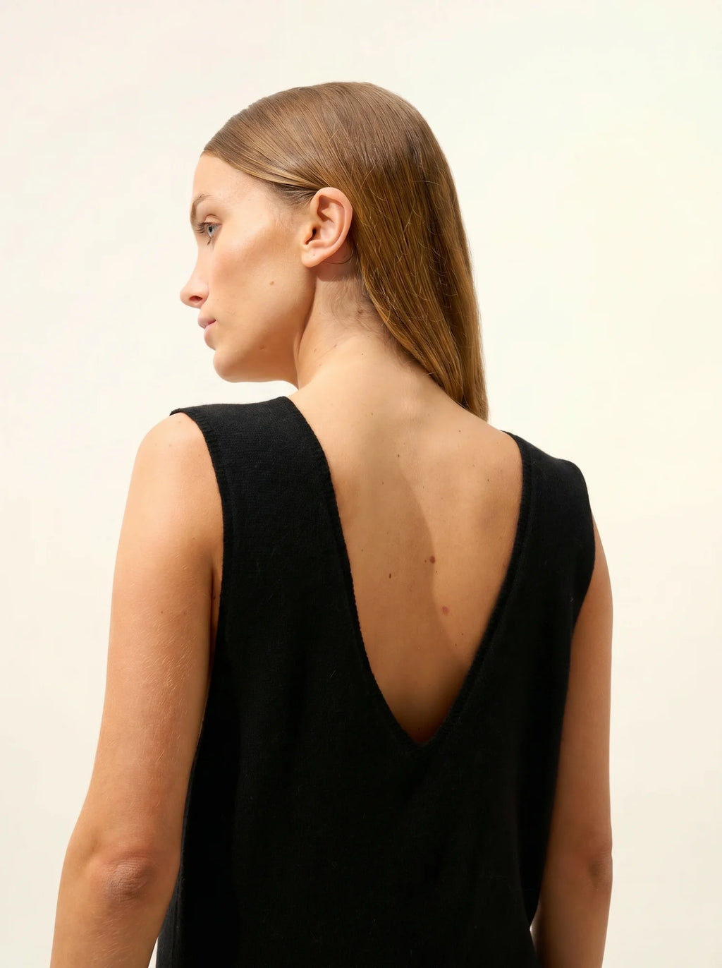 TESSA kleid v-ausschnitt vorne und hinten ärmellos schwarz