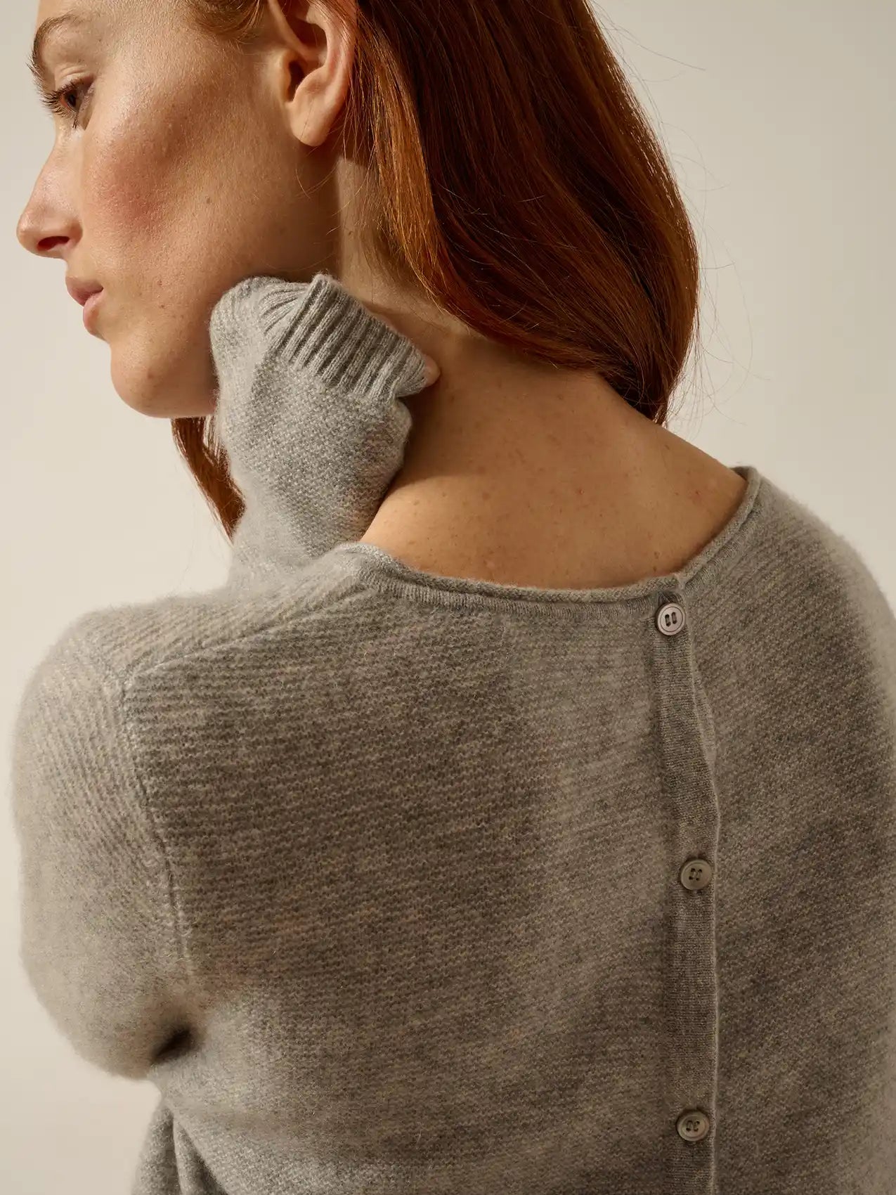 OLENA pullover rundhalsausschnitt geknöpft hinten wolke meliert