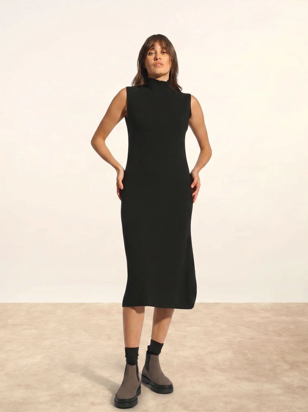 LOTTIE kleid stehkragen ärmellos schwarz