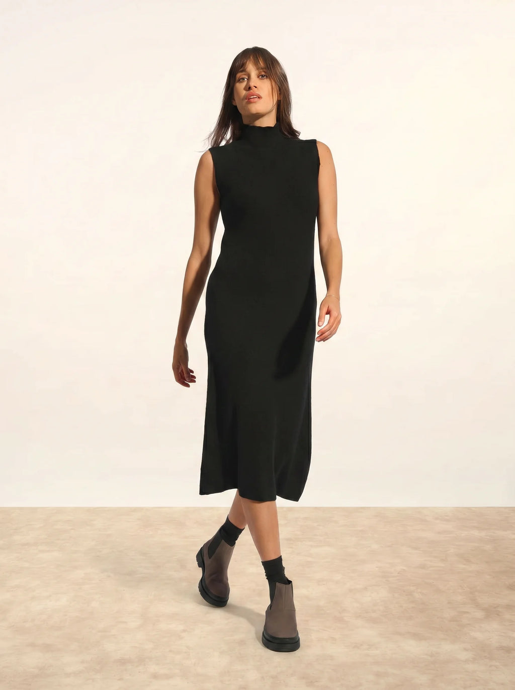 LOTTIE kleid stehkragen ärmellos schwarz