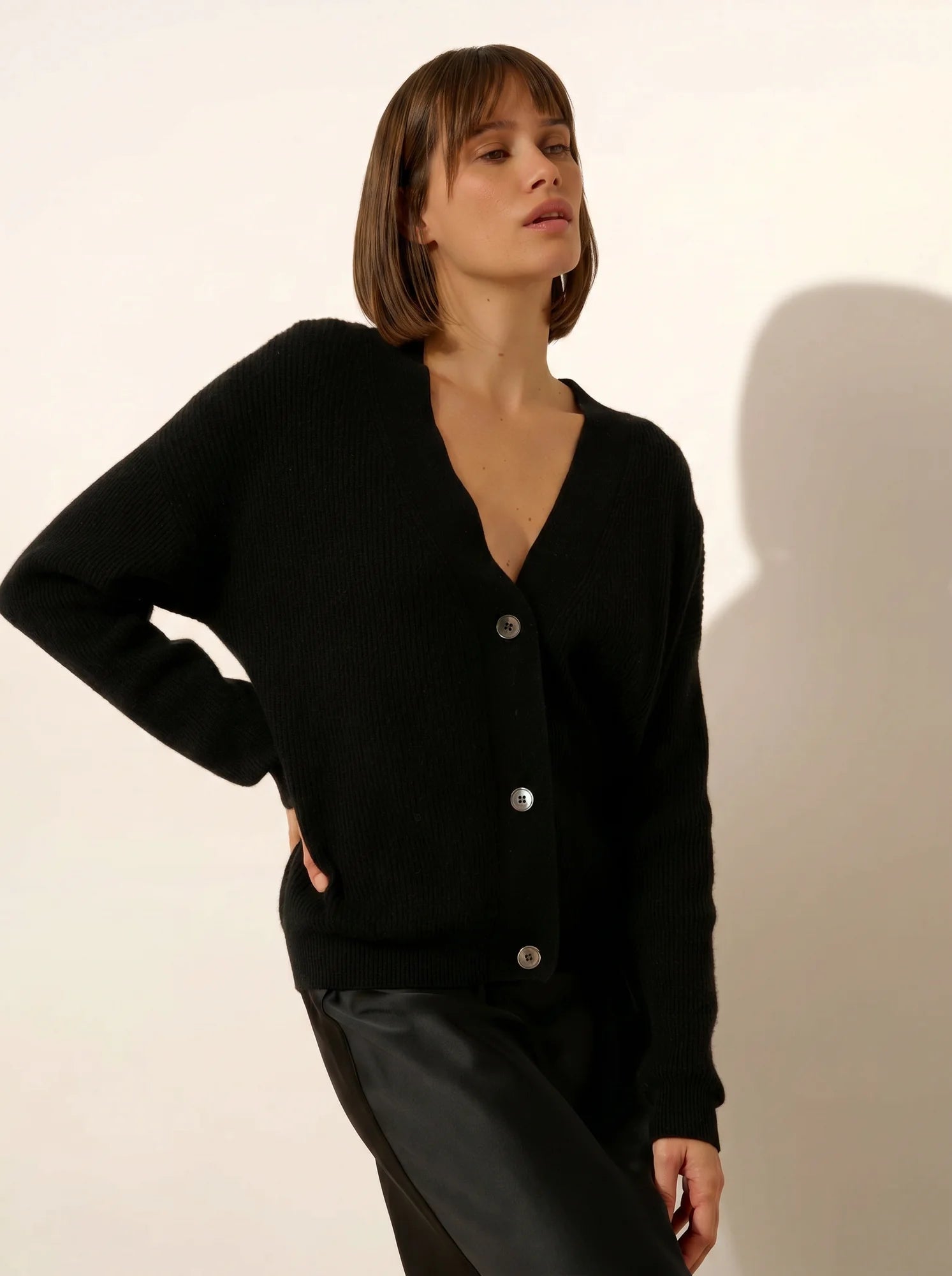 ADELE strickjacke v-ausschnitt schwarz