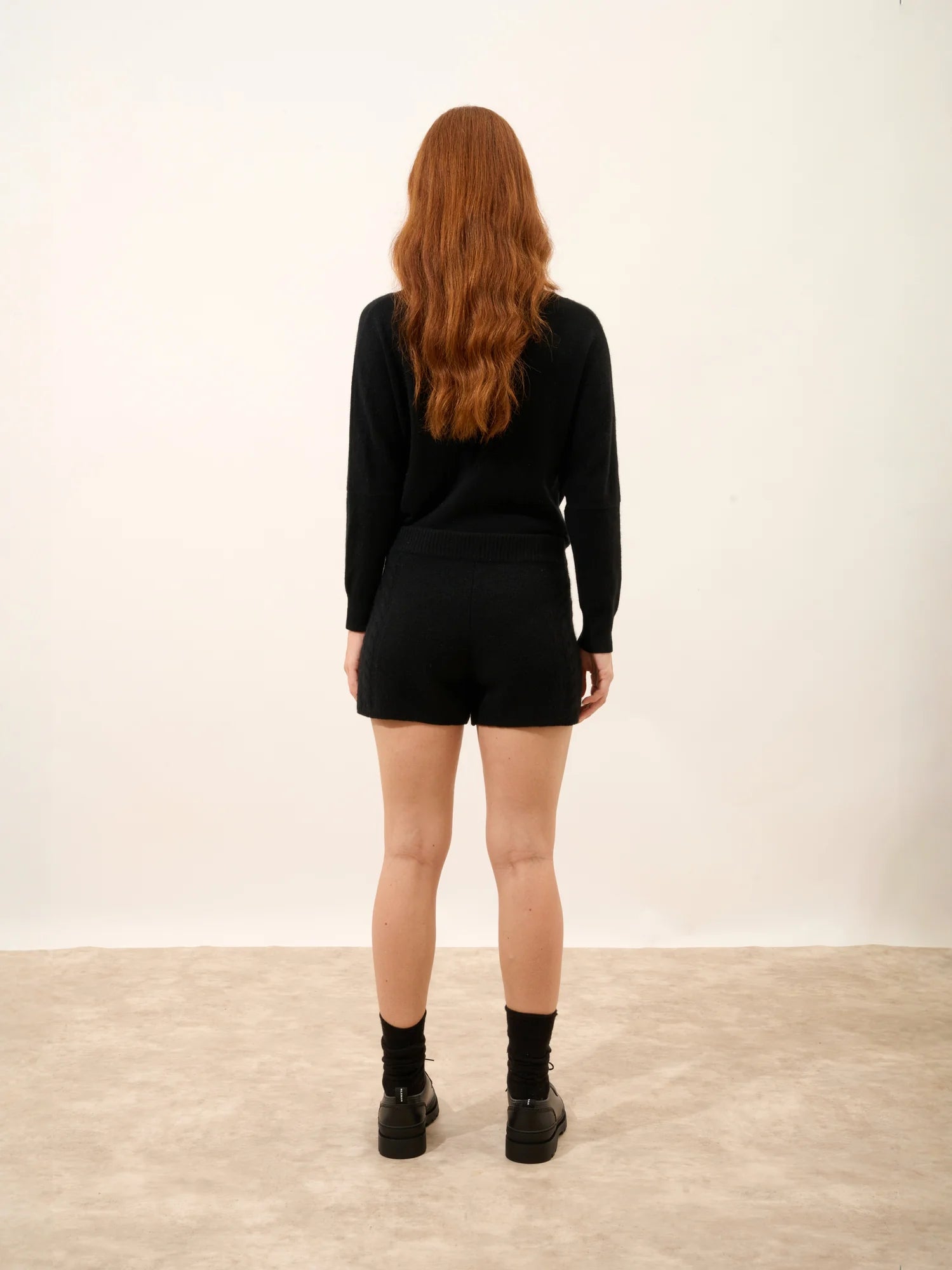 LUNA kurz 4-fädig schwarz