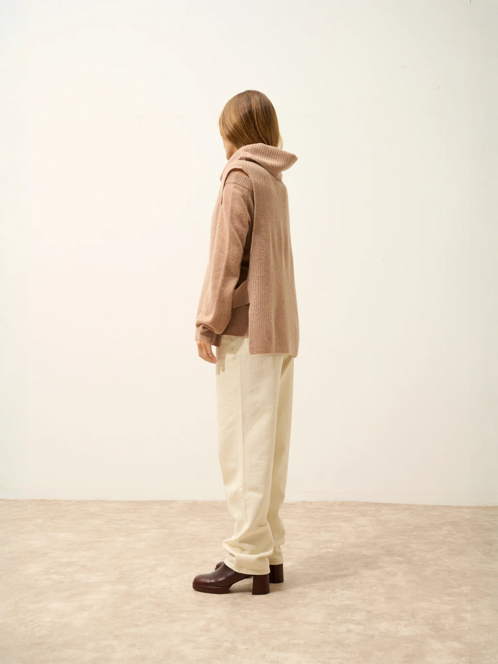 LOU cape rollkragen ärmellos 4-fädig camel meliert