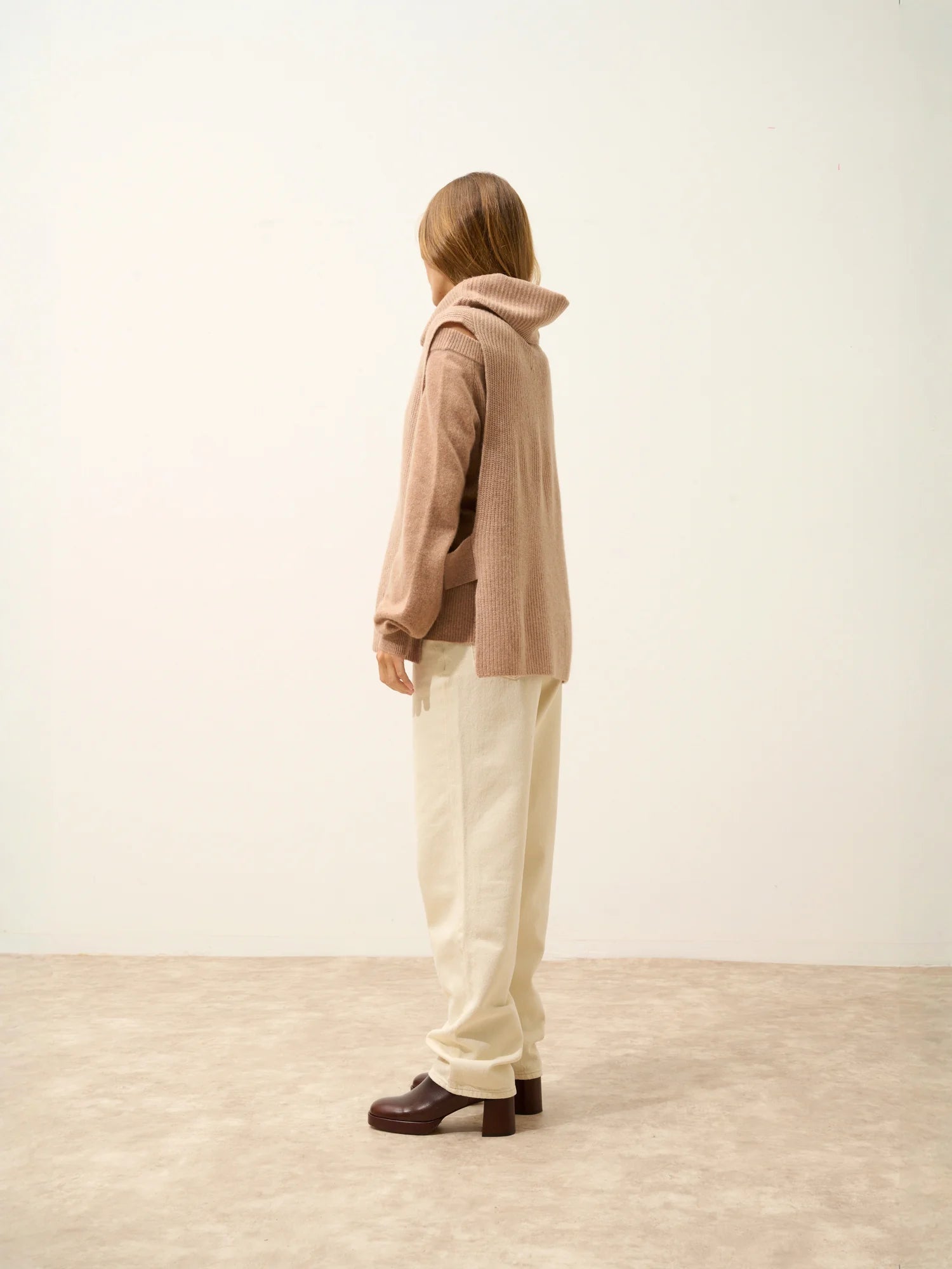 LOU cape rollkragen ärmellos 4-fädig camel meliert