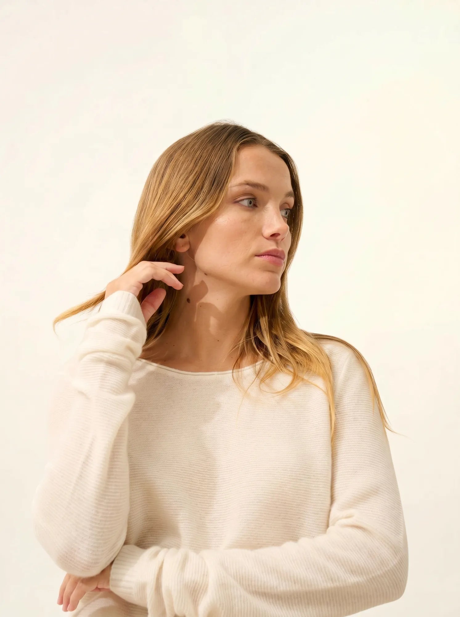 OLENA pullover rundhalsausschnitt geknöpft hinten elfenbein