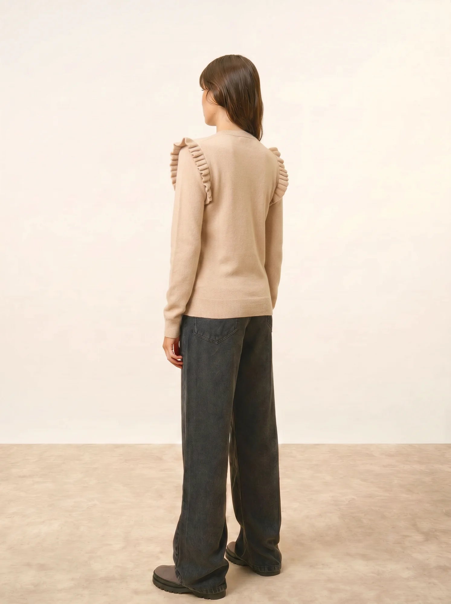 BOXBURN pullover rundhalsausschnitt volants épaules sand