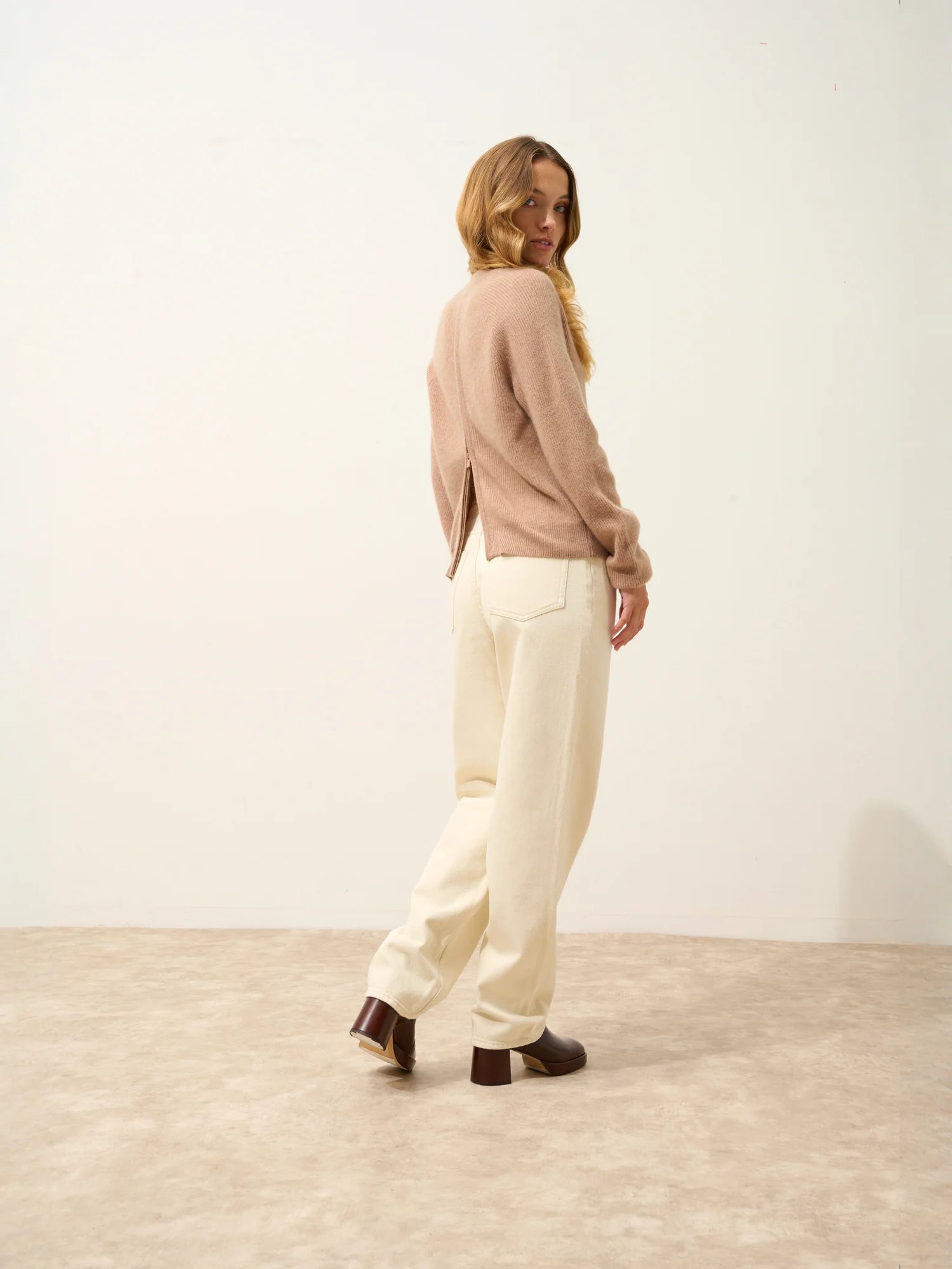 JONA pullover rundhalsausschnitt mit reissverschluss hinten camel meliert
