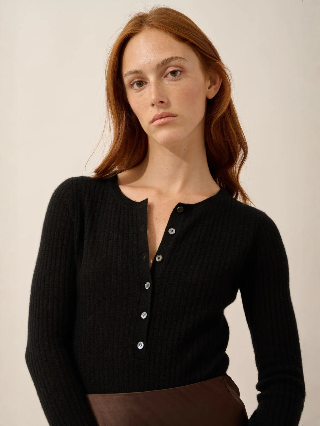 FUNI body boutonné col rond noir