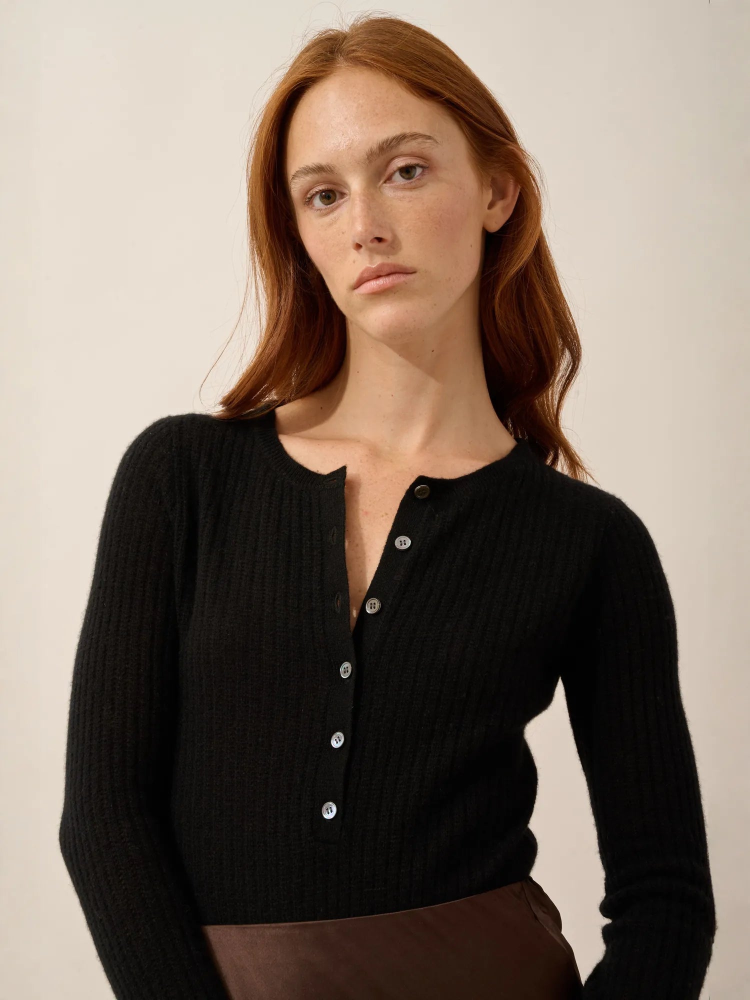 FUNI body boutonné col rond noir