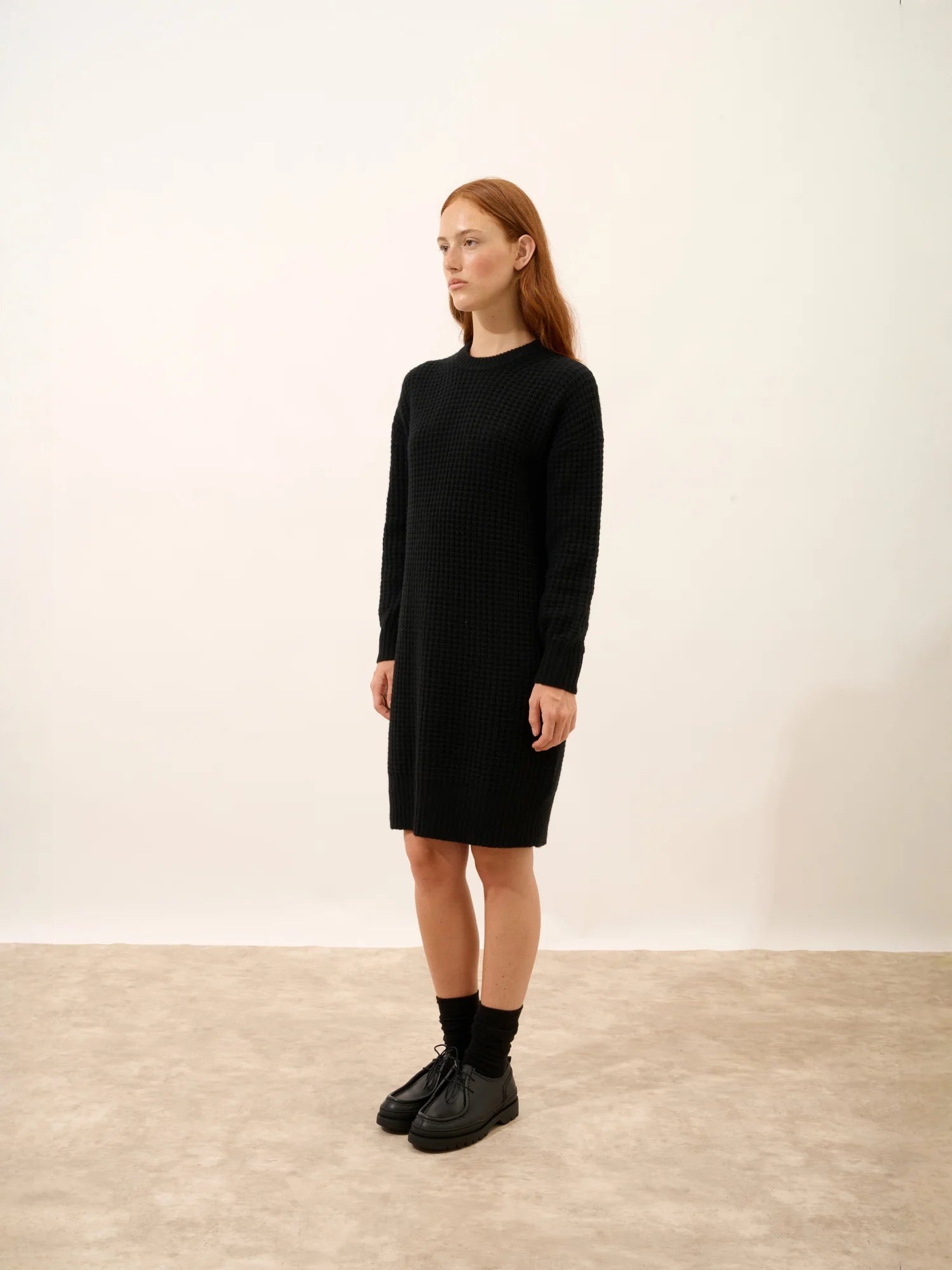 CHEWA kleid rundhalsausschnitt 8-fädig schwarz