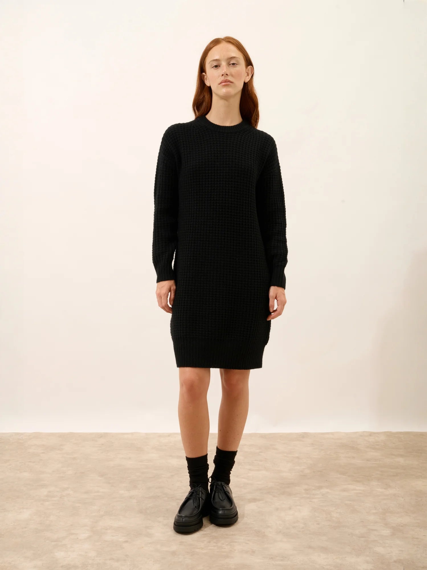 CHEWA kleid rundhalsausschnitt 8-fädig schwarz