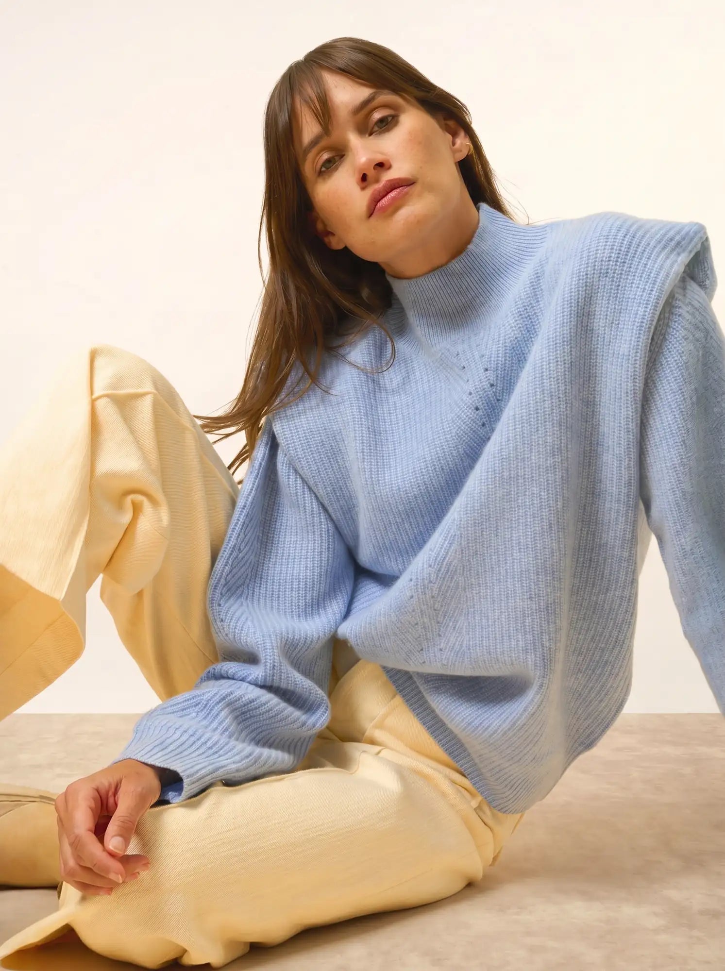 IQUITOS pullover stehkragen plis épaules 4-fädig himmelblau meliert