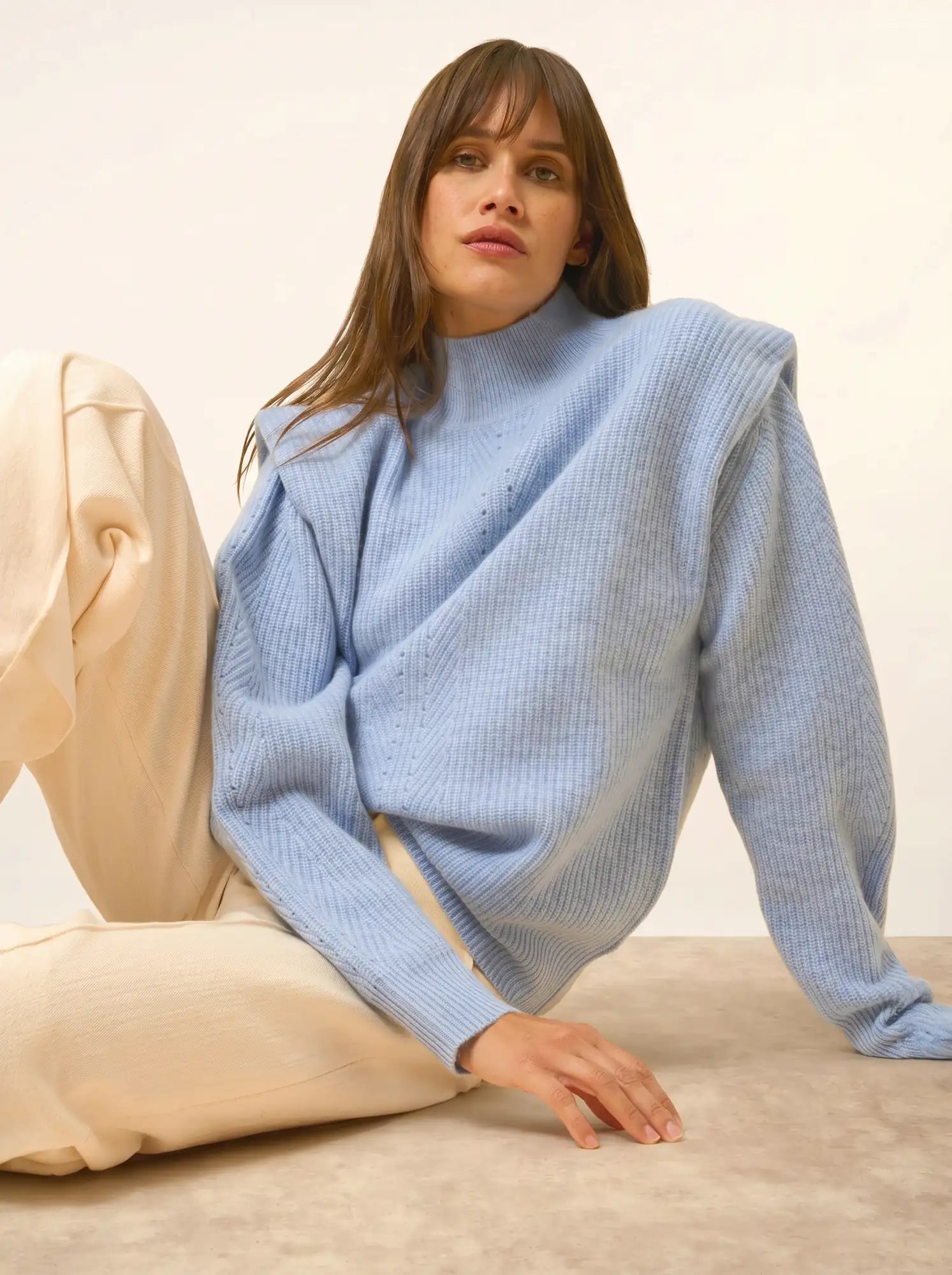 IQUITOS pullover stehkragen plis épaules 4-fädig himmelblau meliert