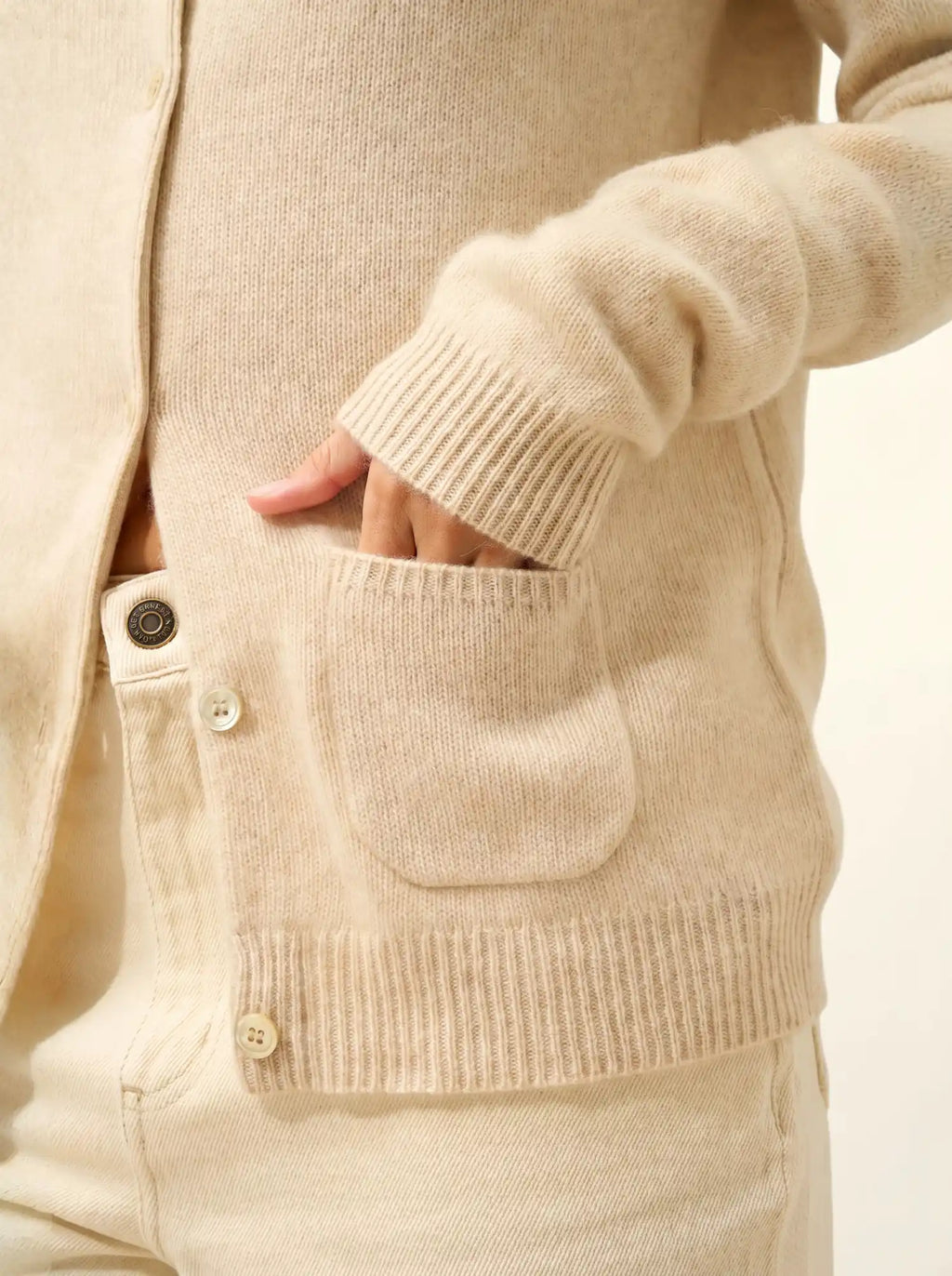 ROSE strickjacke rundhalsausschnitt 4-fädig avoine