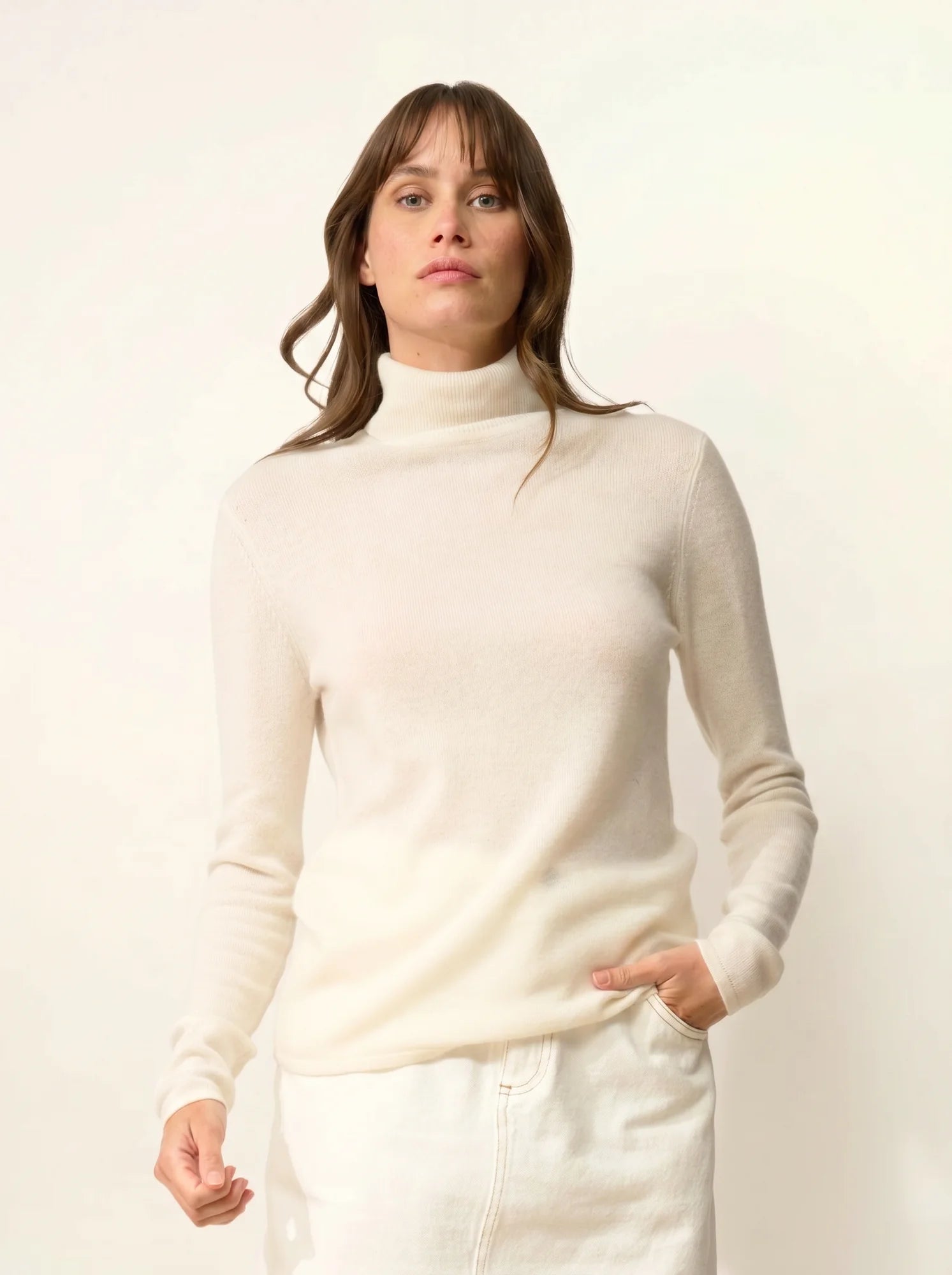 AVA pull col roulé ivoire