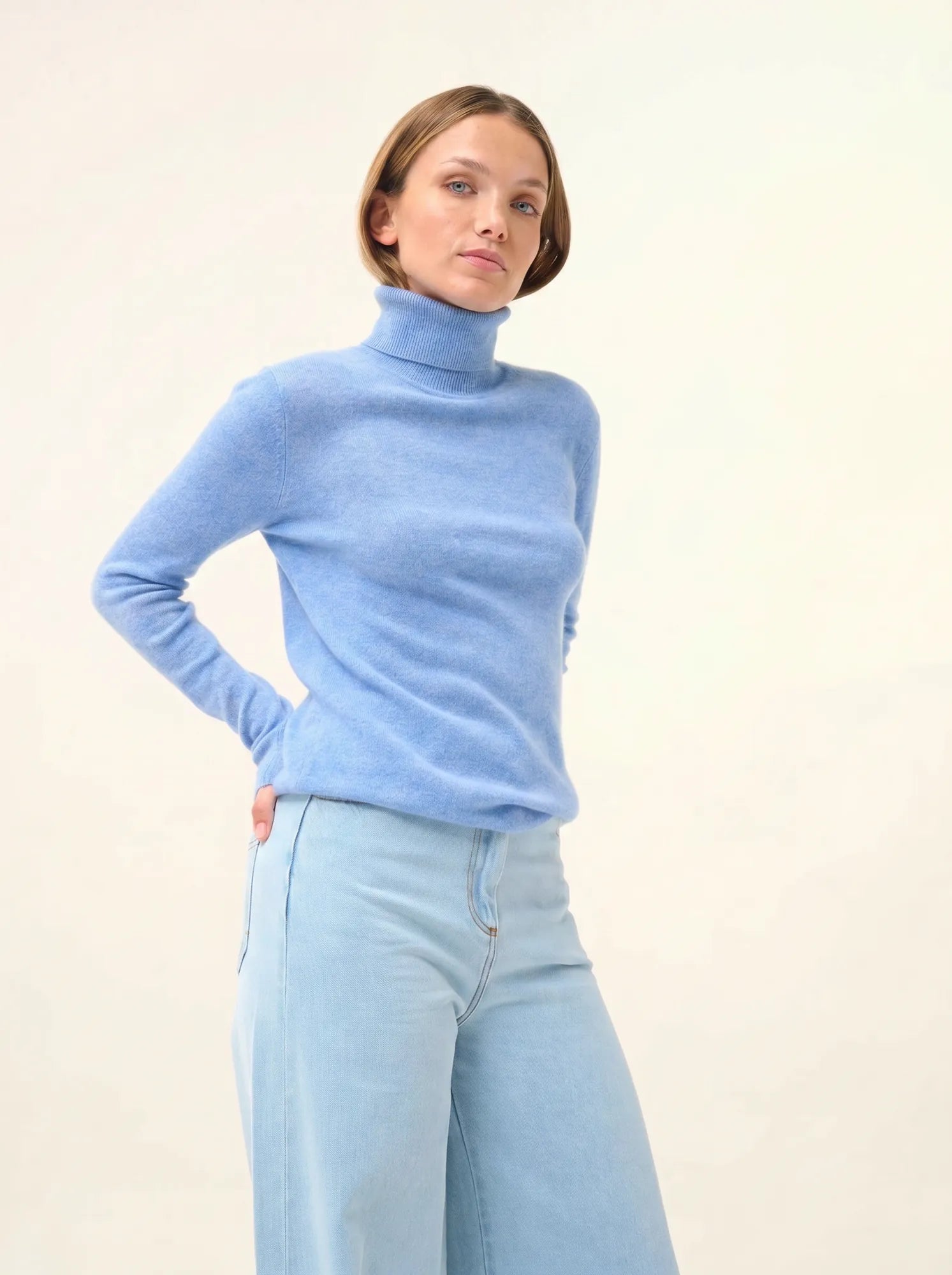 AVA pullover rollkragen himmelblau