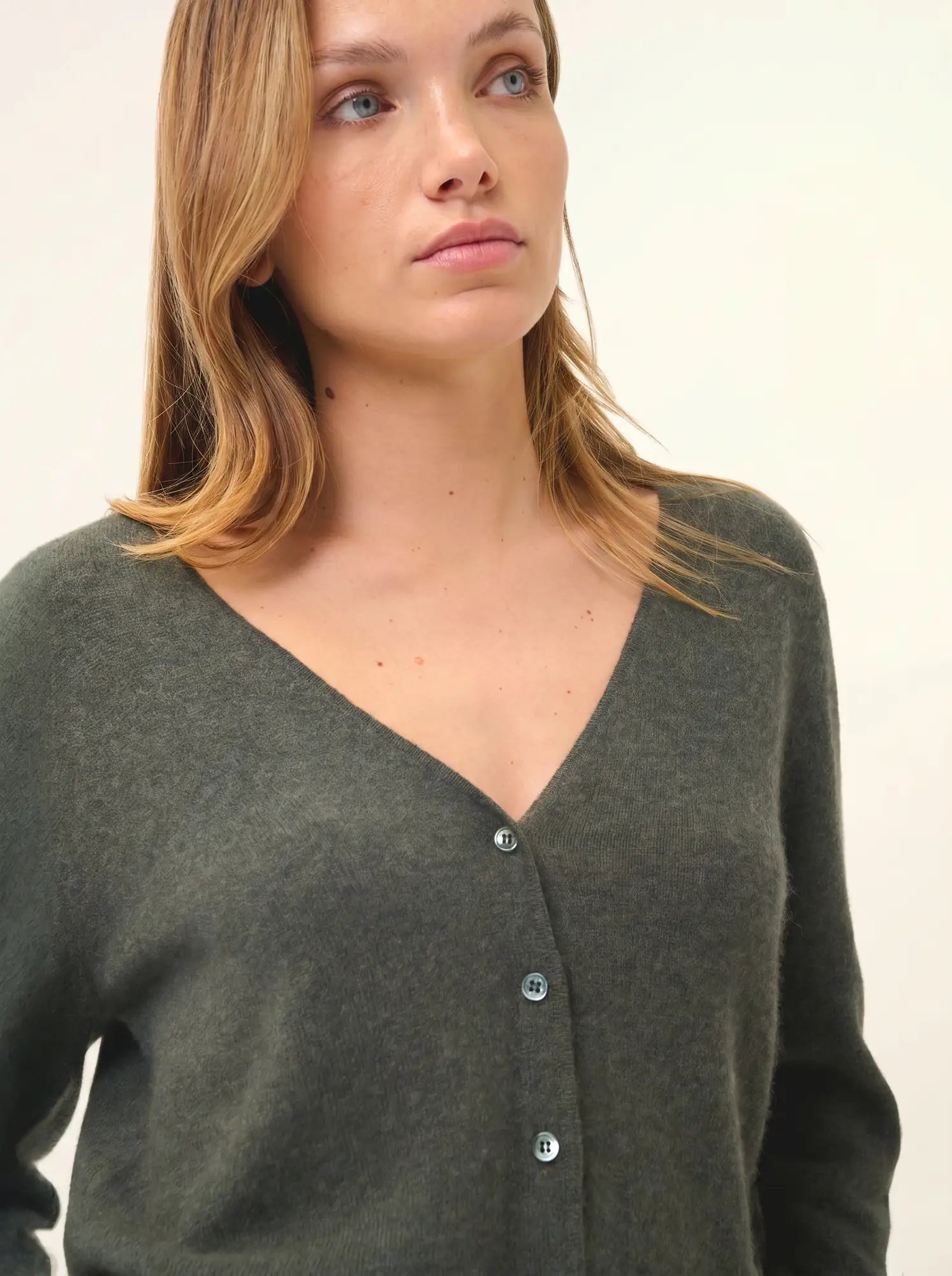 NORMA strickjacke v-ausschnitt khaki meliert