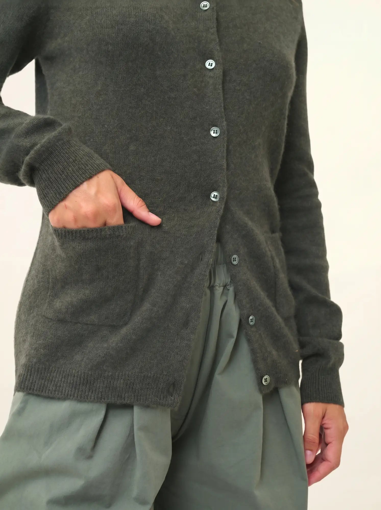 KATHARINE strickjacke rundhalsausschnitt khaki meliert