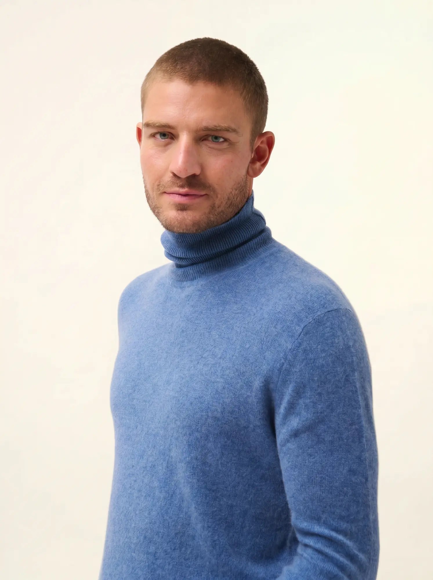 CONNOR pull col roulé bleu denim