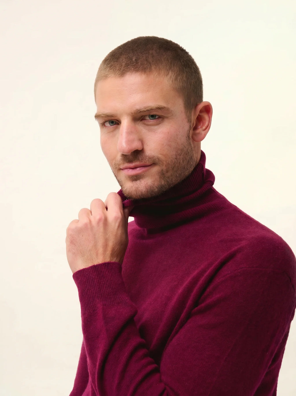 CONNOR pull col roulé bordeaux