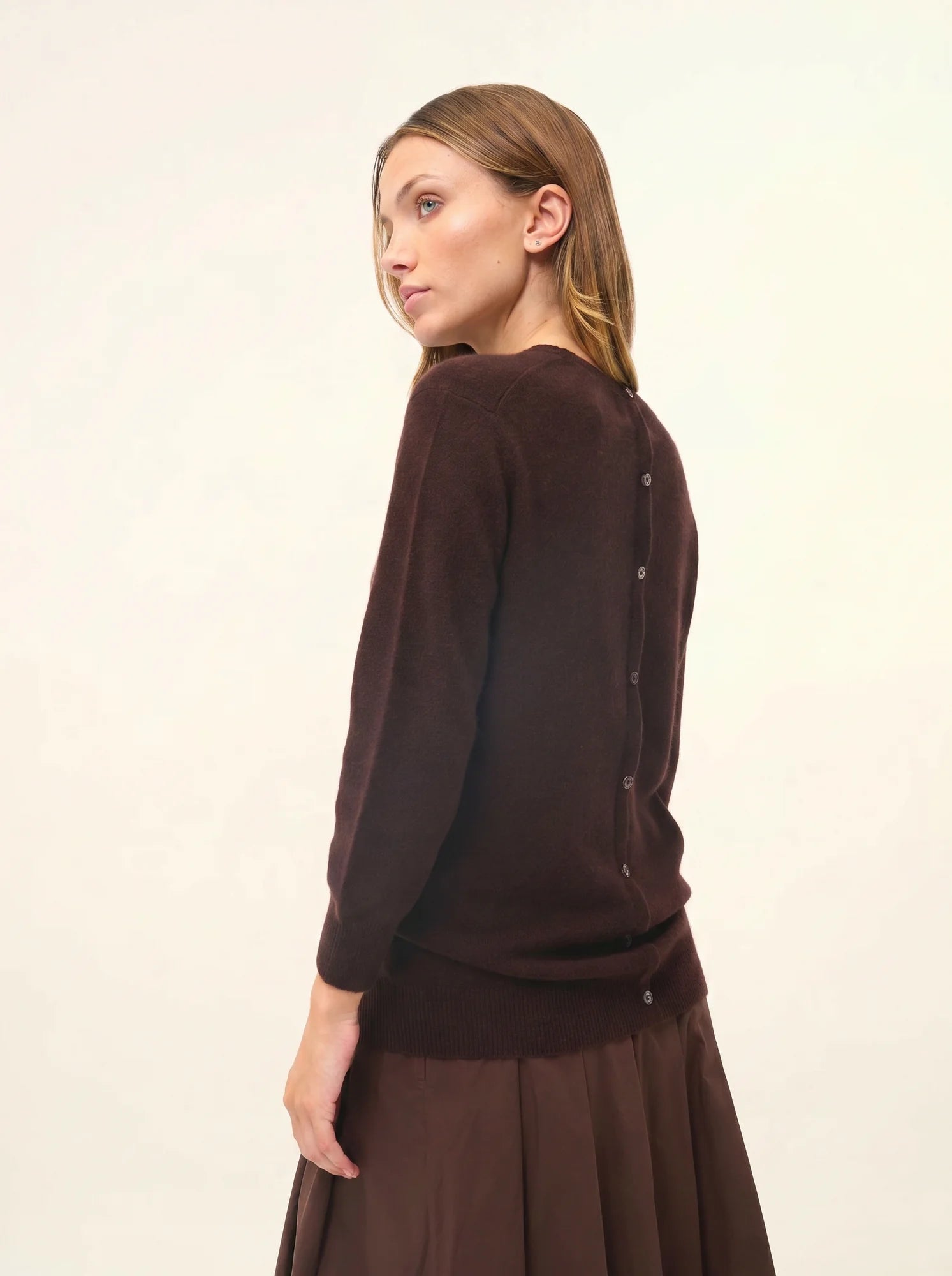 JANICE pullover rundhalsausschnitt geknöpft hinten choco