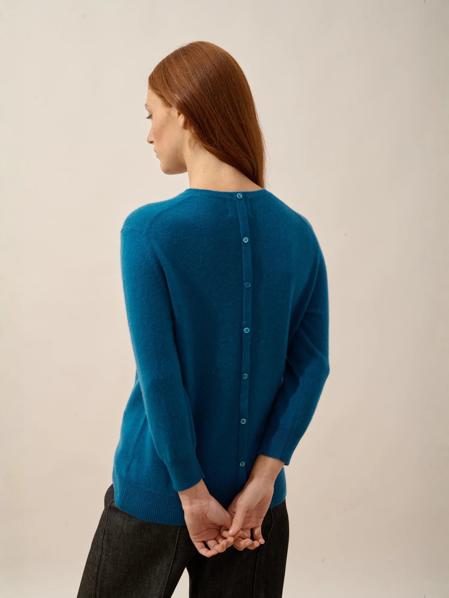 JANICE pullover rundhalsausschnitt geknöpft hinten paon
