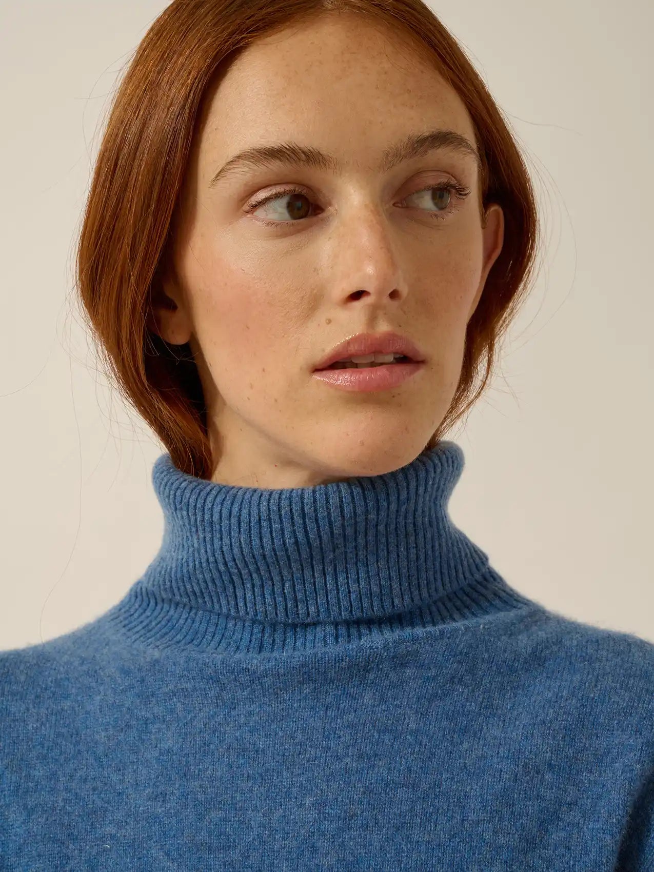 LEXIE pull col roulé bleu denim