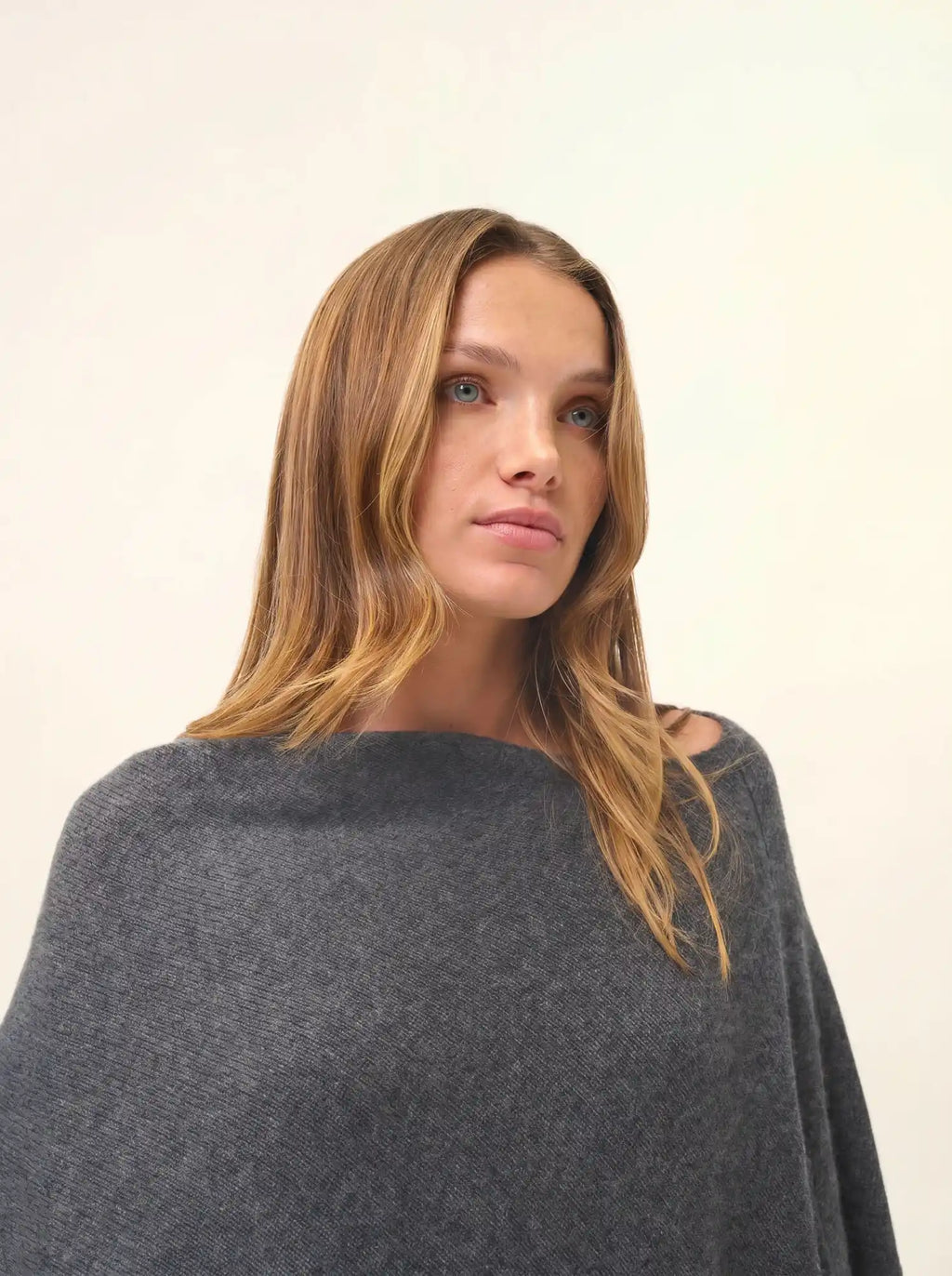 SALLY poncho 4-fädig anthrazit meliert